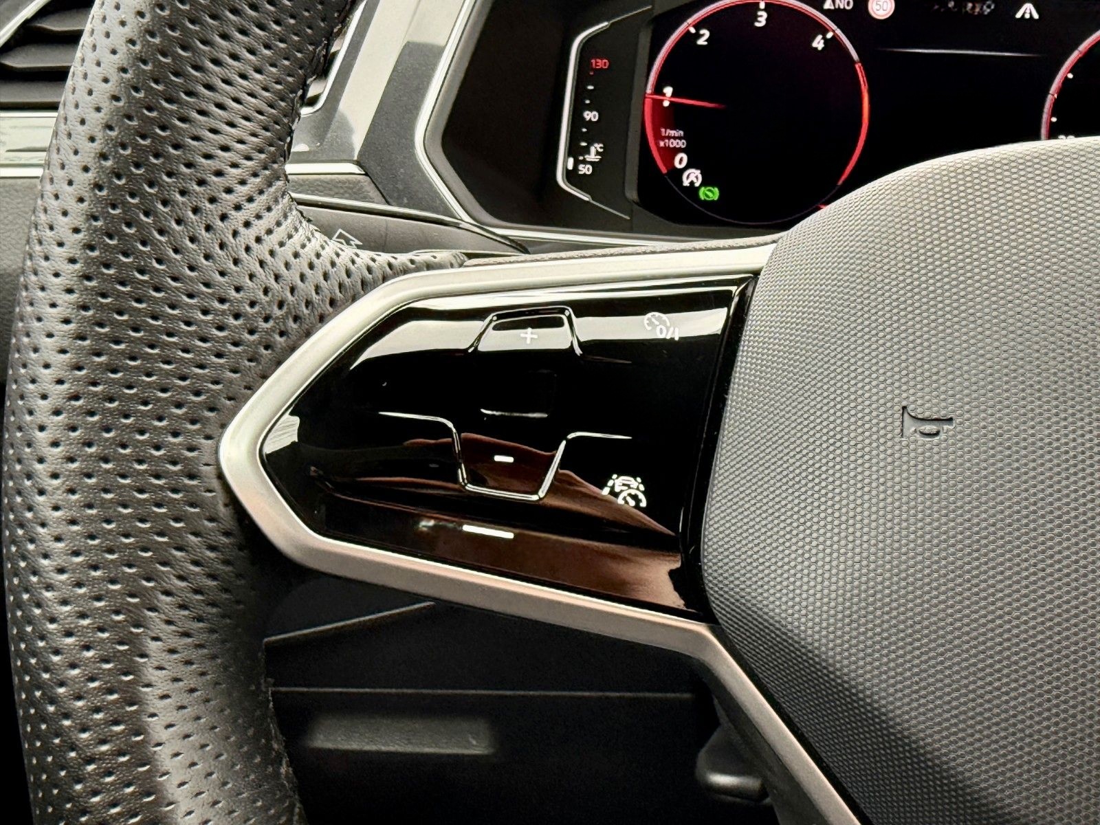 Volkswagen Tiguan R-Line 4Motion DSG Matrix Kamera Sound foto 13