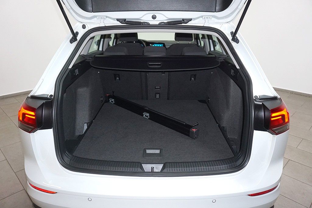 Volkswagen Golf 8 2.0TDI DSG Life Virtual AHK Sthz Navi foto 13