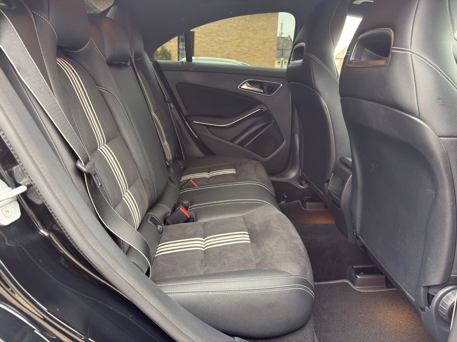 Mercedes-Benz CLA 180 AMG LINE foto 12