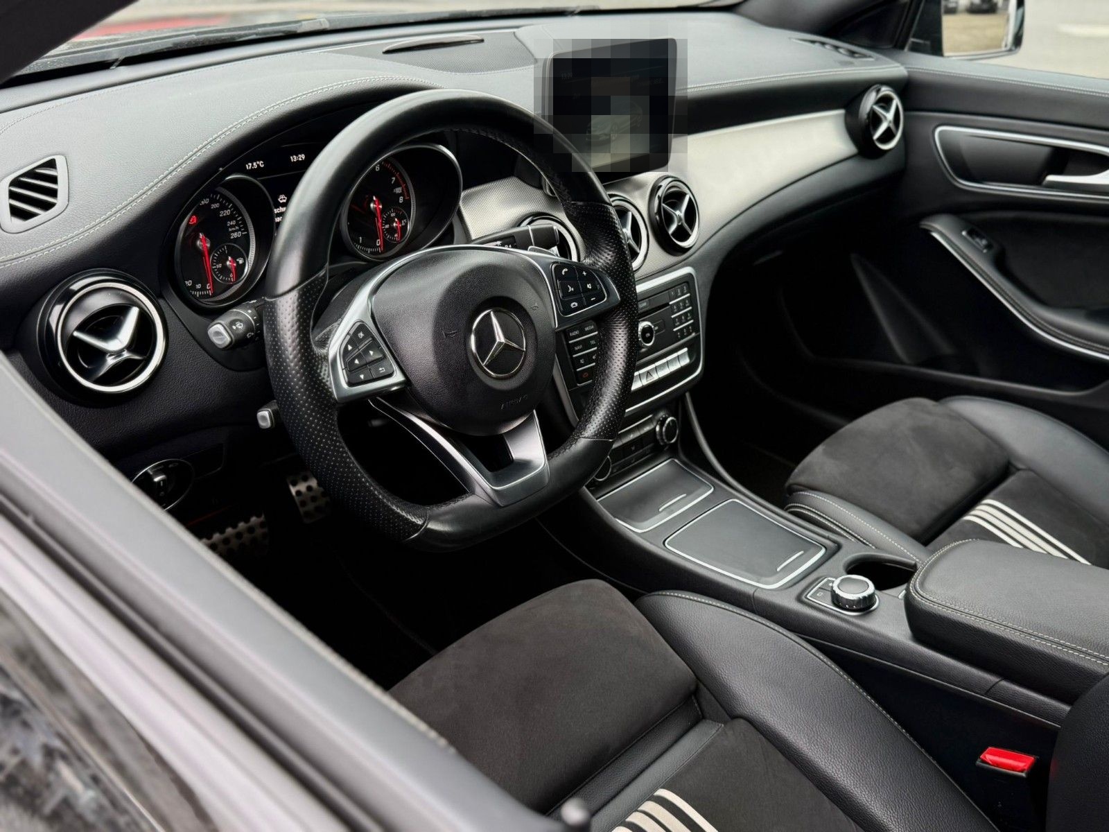 Mercedes-Benz CLA 180 AMG LINE foto 8