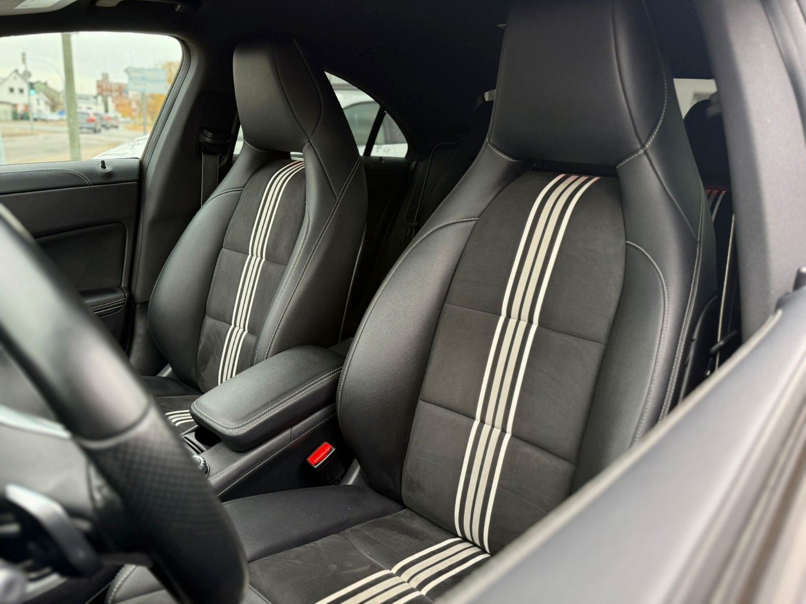 Mercedes-Benz CLA 180 AMG LINE foto 10