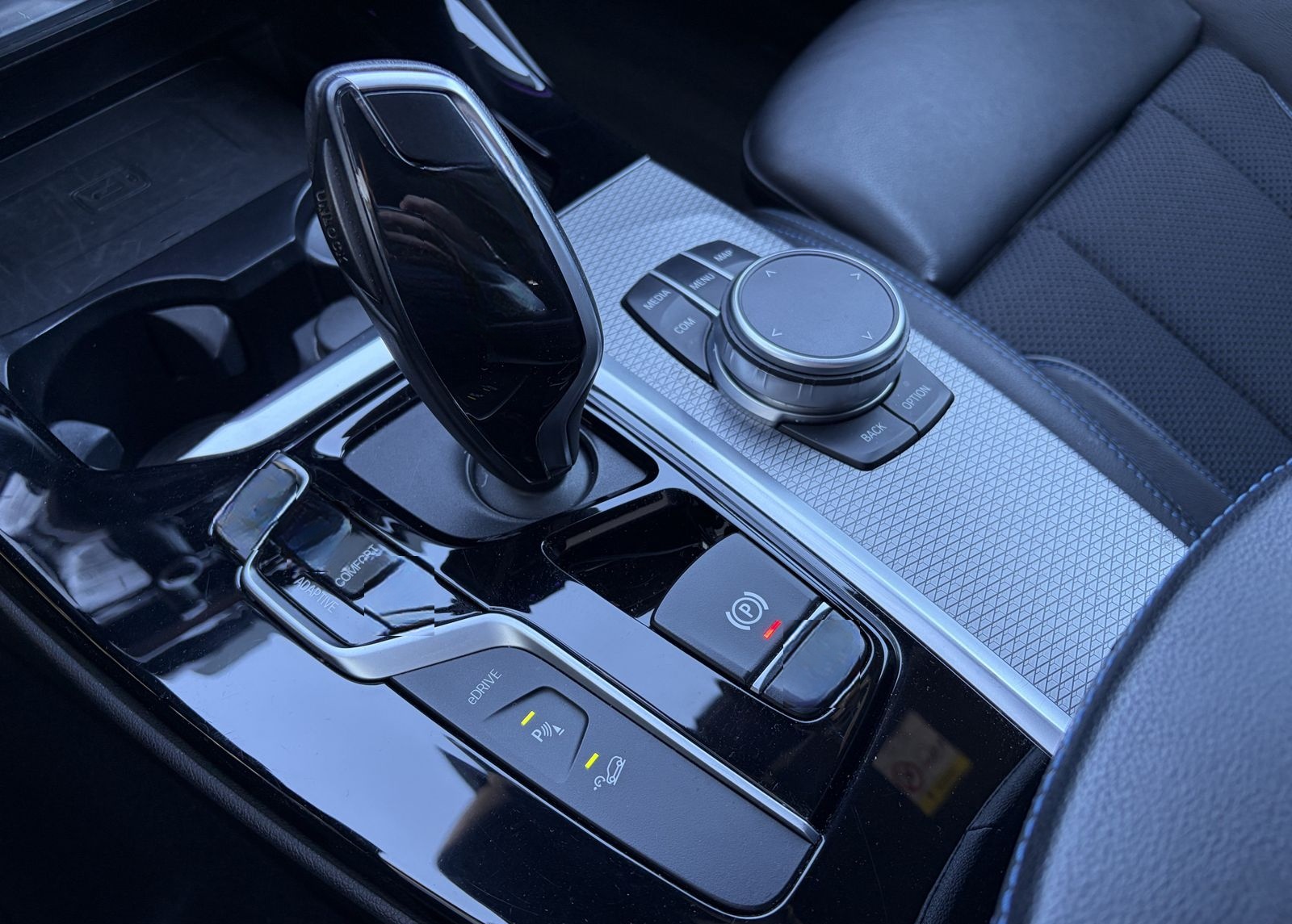 BMW X3 xDrive30e MSport HeadUp DrivAssPl KeyLess Ada foto 11