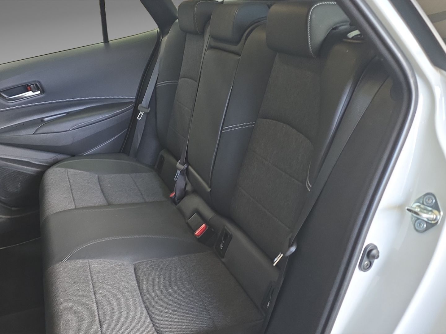 Toyota Corolla Touring Sports Hybrid Team D Navi  Mehrz foto 14