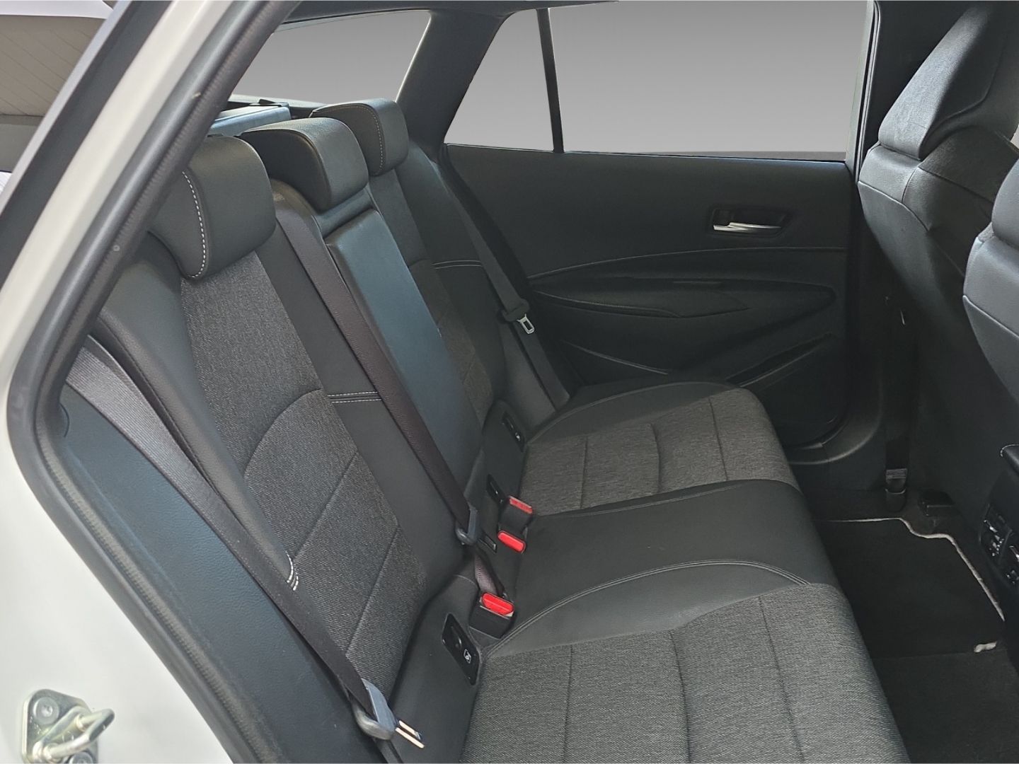 Toyota Corolla Touring Sports Hybrid Team D Navi  Mehrz foto 16