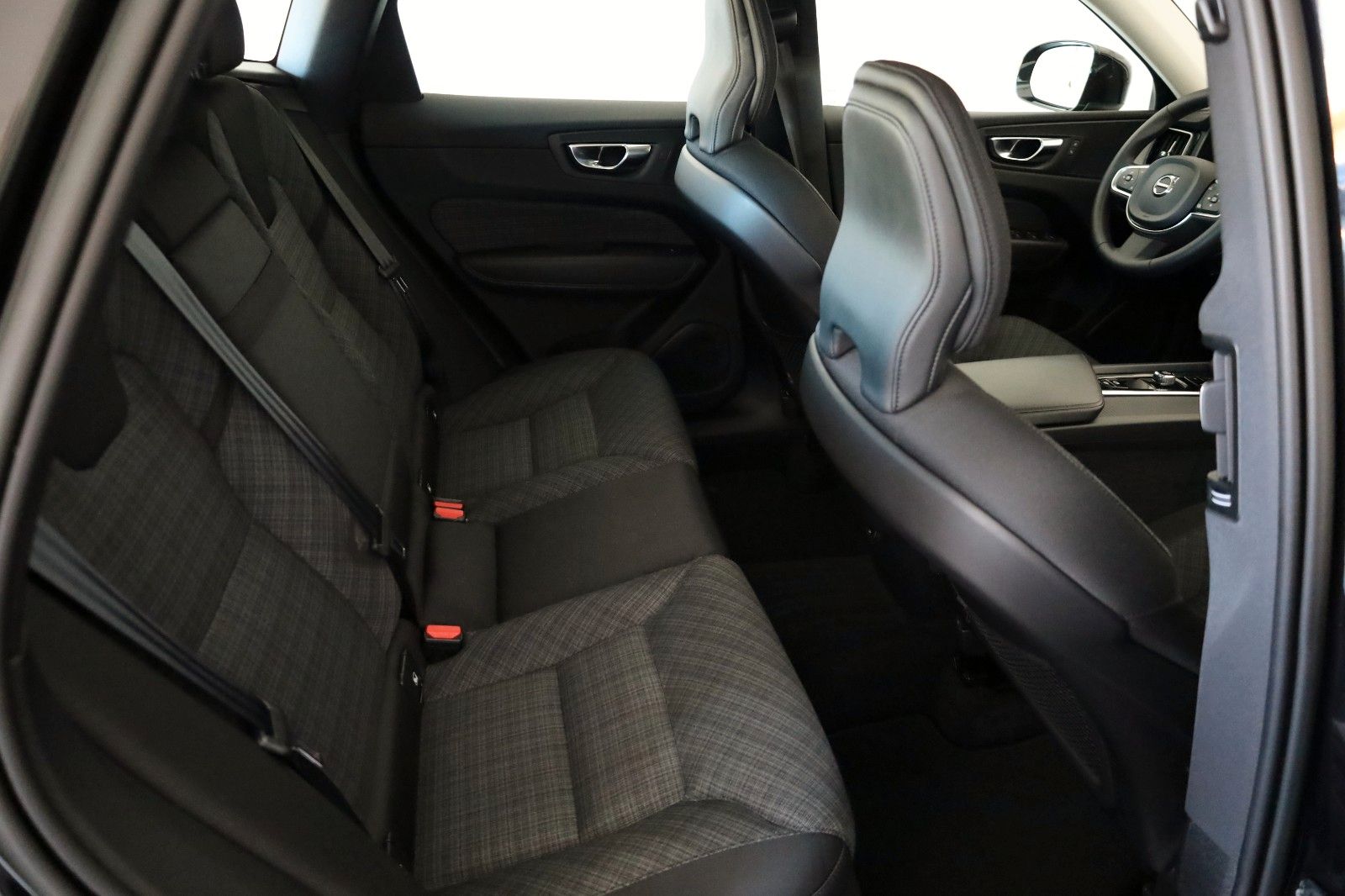 Volvo XC60 Core B4 D,Navi,LED,4xSH,Kamera,Carplay,ACC foto 6