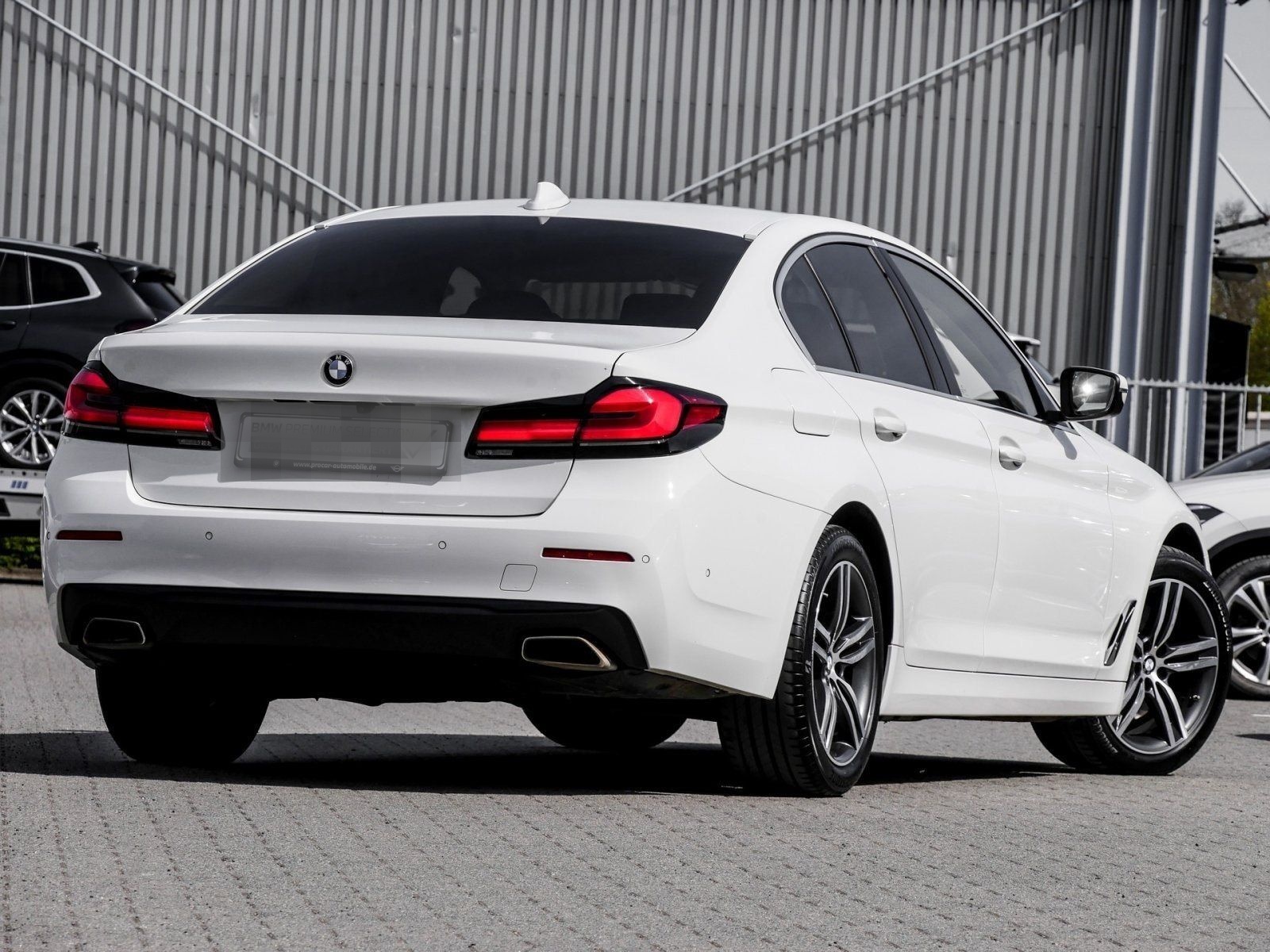BMW 530d xDrive A HUD ACC RFK NAVI LED Laser DAB LM foto 2