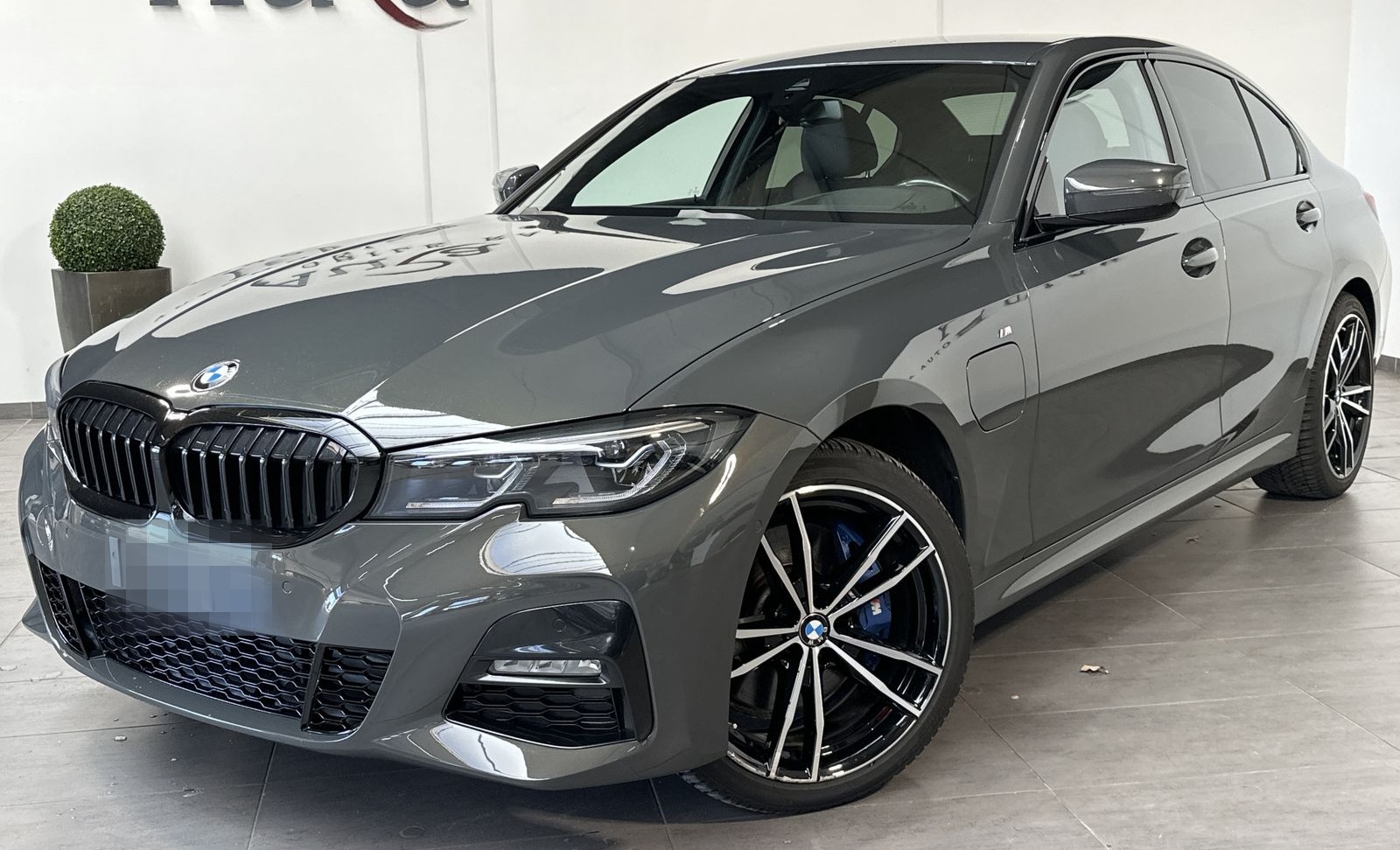 BMW 330e M-Sport NAV+LASER+HEAD-UP+19ZOLL+KAMERA+H&K foto 2