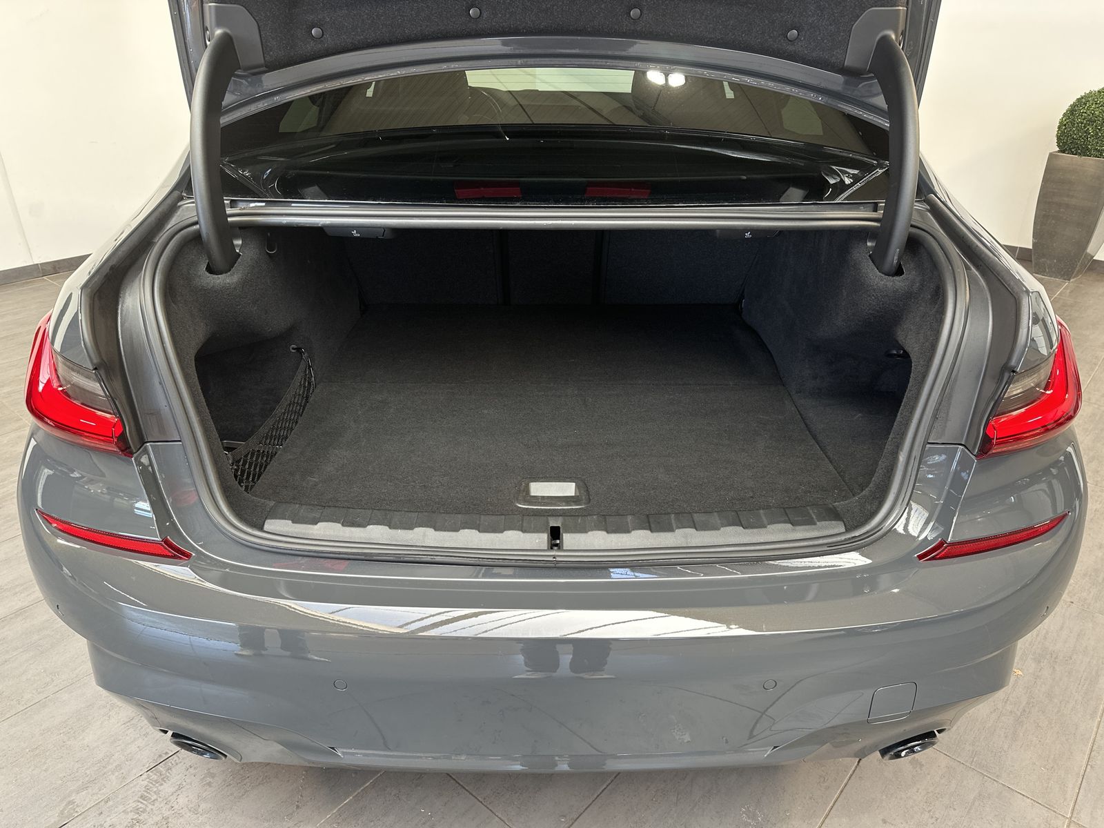 BMW 330e M-Sport NAV+LASER+HEAD-UP+19ZOLL+KAMERA+H&K foto 6