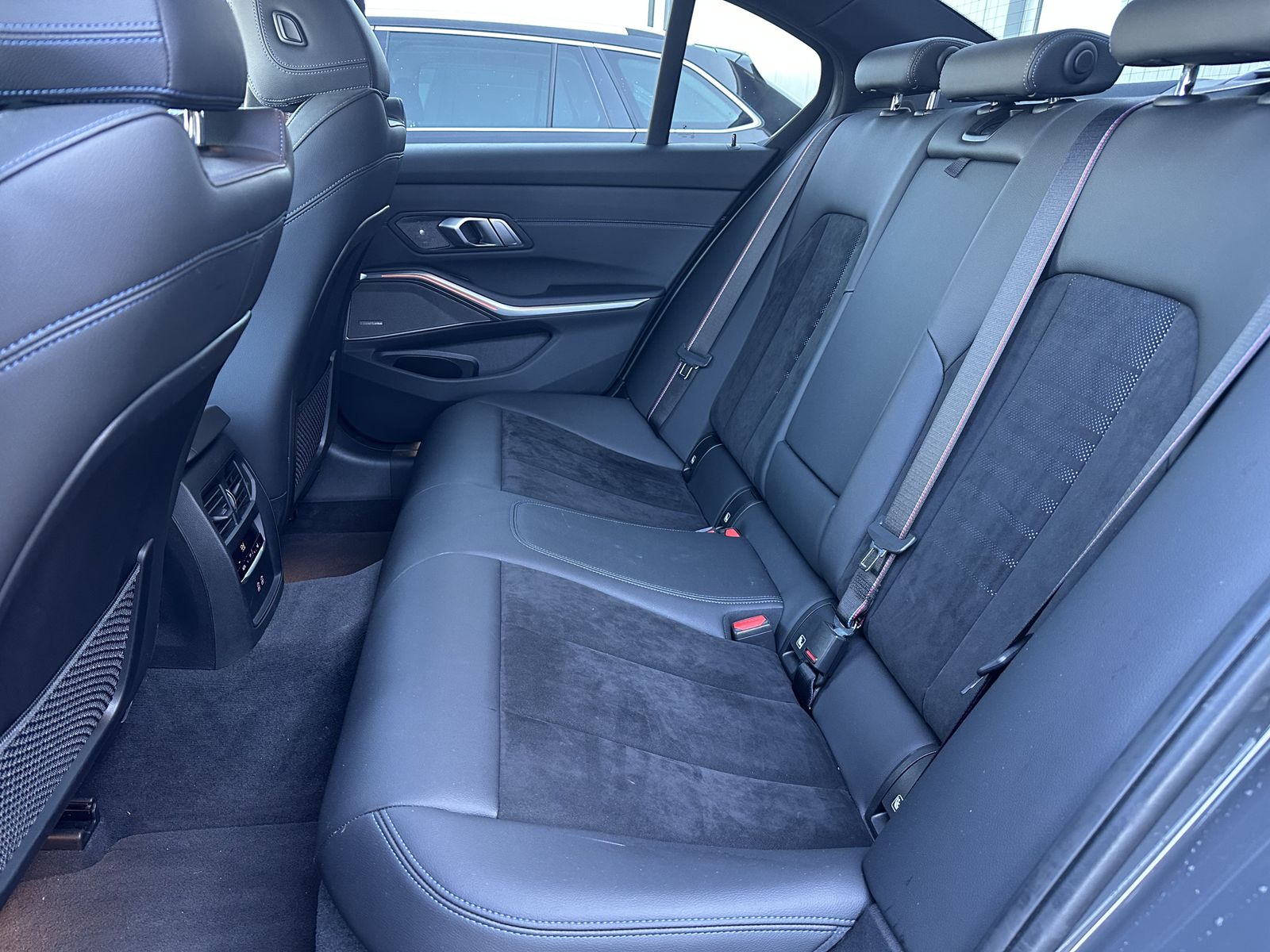 BMW 330e M-Sport NAV+LASER+HEAD-UP+19ZOLL+KAMERA+H&K foto 9