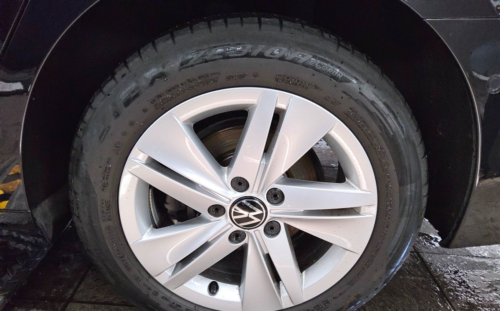 Volkswagen Golf-8 Var. 2.0 TDI Life Navi LED DC RfK ACC Shz foto 11