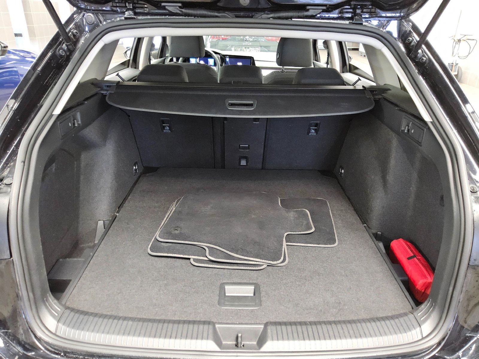 Volkswagen Golf-8 Var. 2.0 TDI Life Navi LED DC RfK ACC Shz foto 12