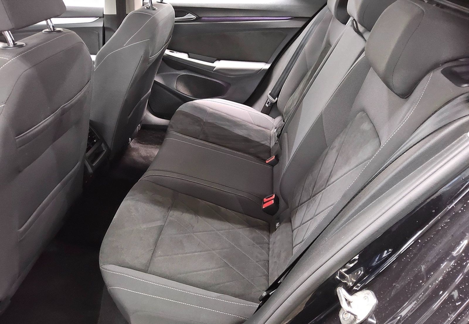 Volkswagen Golf-8 Var. 2.0 TDI Life Navi LED DC RfK ACC Shz foto 13