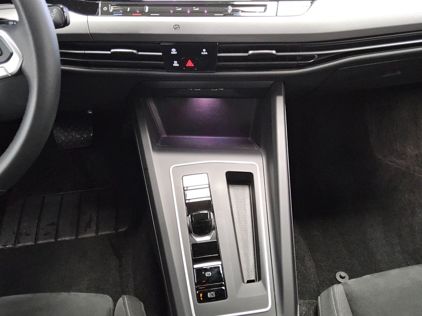 Volkswagen Golf-8 Var. 2.0 TDI Life Navi LED DC RfK ACC Shz foto 6