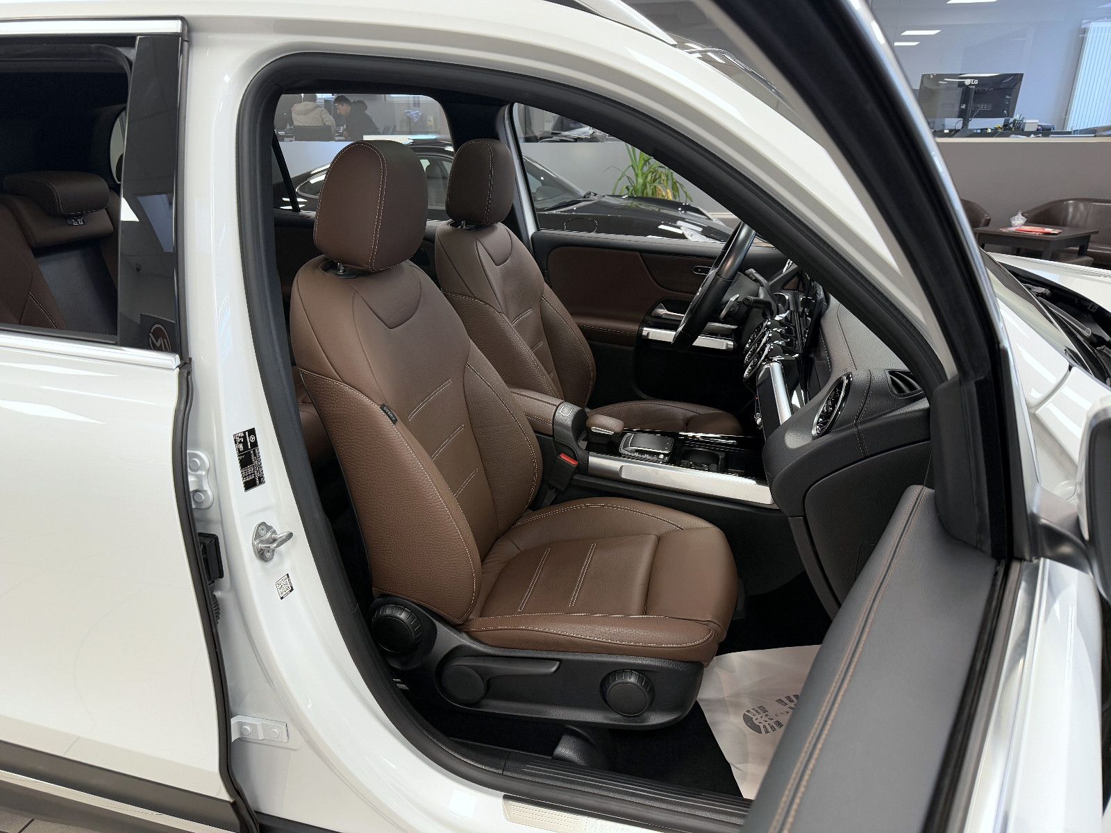 Mercedes-Benz GLB 220d 4Matic *AMG*PanoSD*ACC*AHK*LED* foto 13