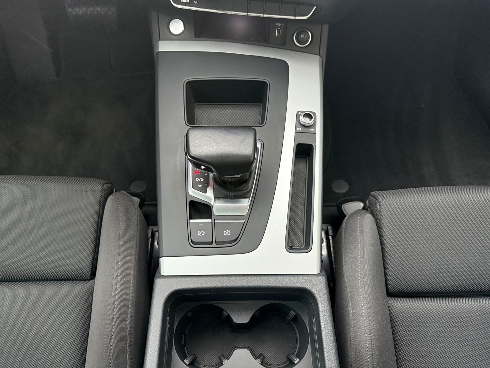 Audi Q5 40 2.0 TDI quattro AHK RFK ACC Navi Pano Matr foto 15