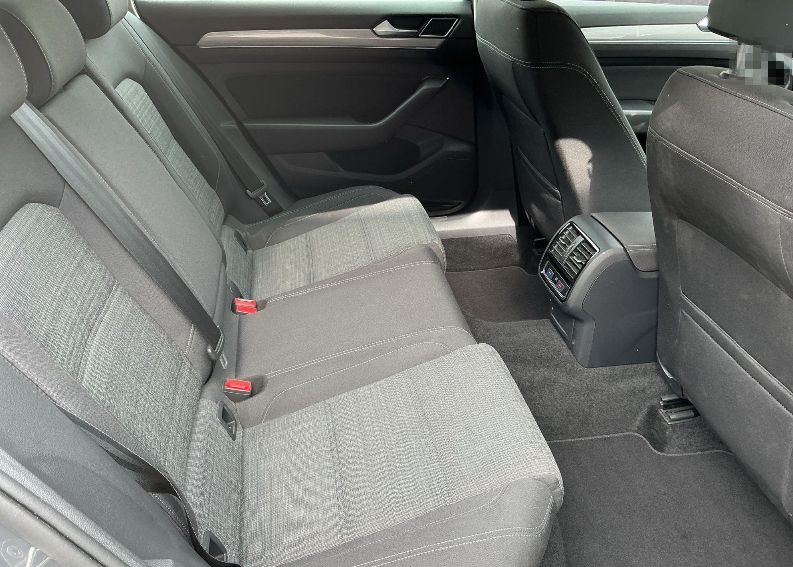 Volkswagen Passat Variant 2.0 TDI BUSINESS LED+NAVI+ACC+SHZ foto 16