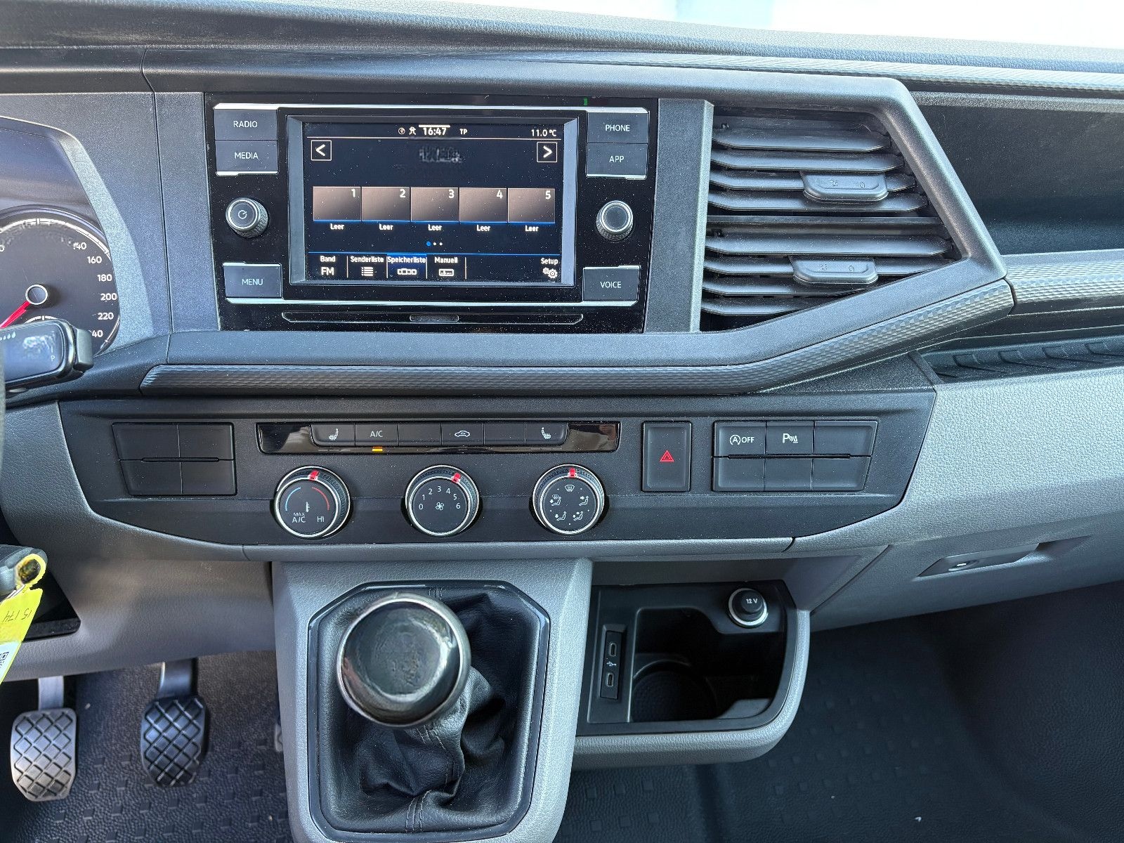 Volkswagen T6.1 Transporter, Standheizung, AHK, Sitzheizung foto 12