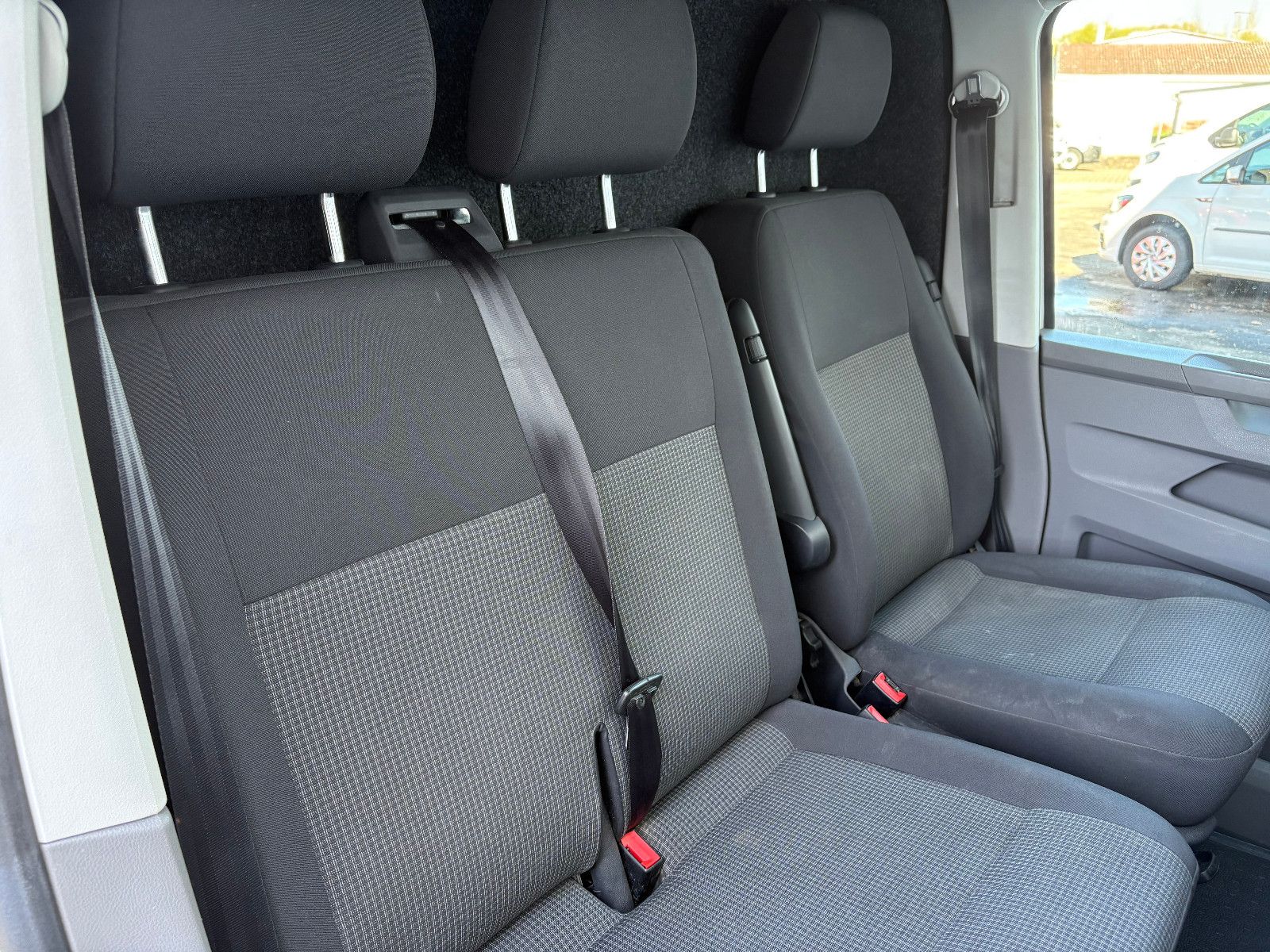 Volkswagen T6.1 Transporter, Standheizung, AHK, Sitzheizung foto 17