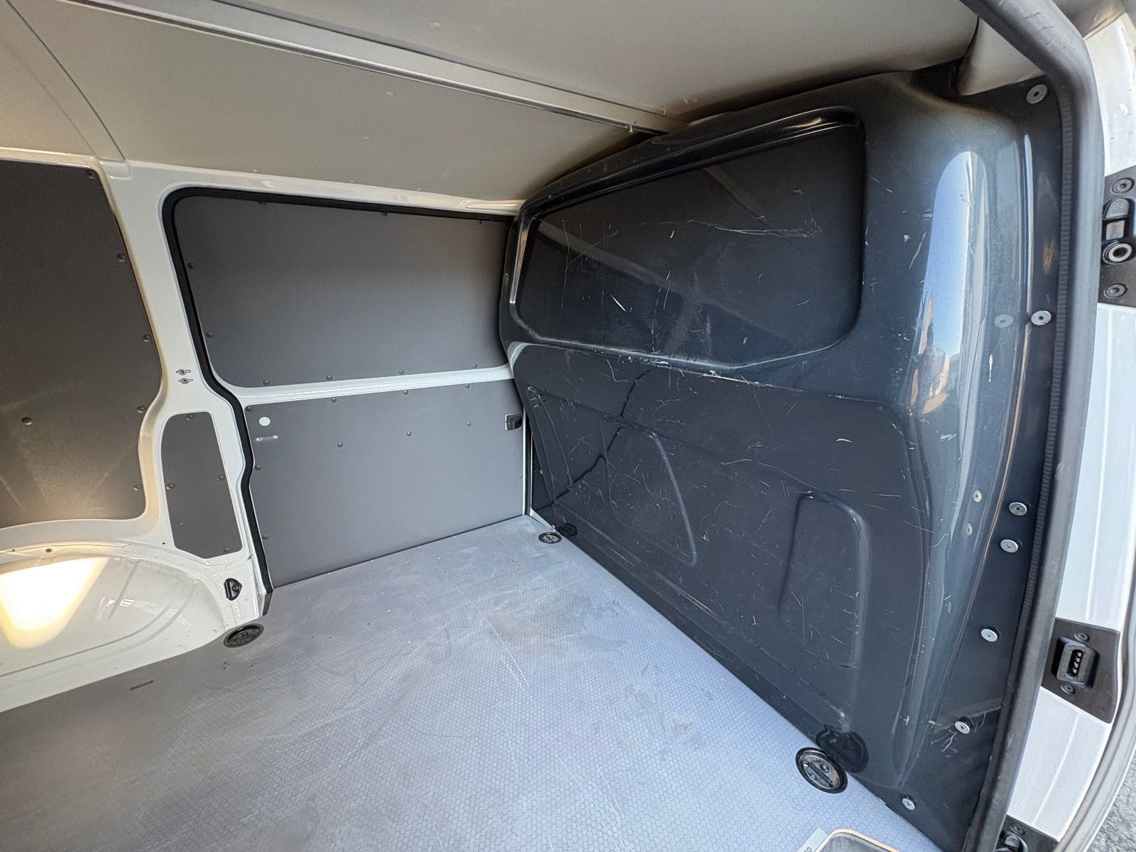 Volkswagen T6.1 Transporter, Standheizung, AHK, Sitzheizung foto 21