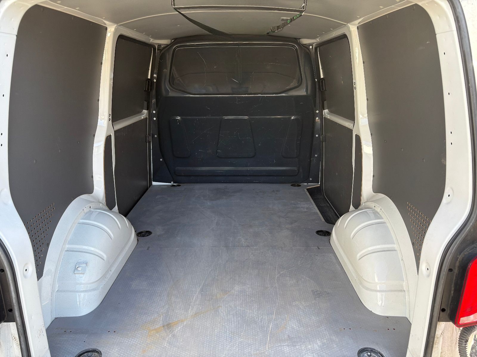 Volkswagen T6.1 Transporter, Standheizung, AHK, Sitzheizung foto 22