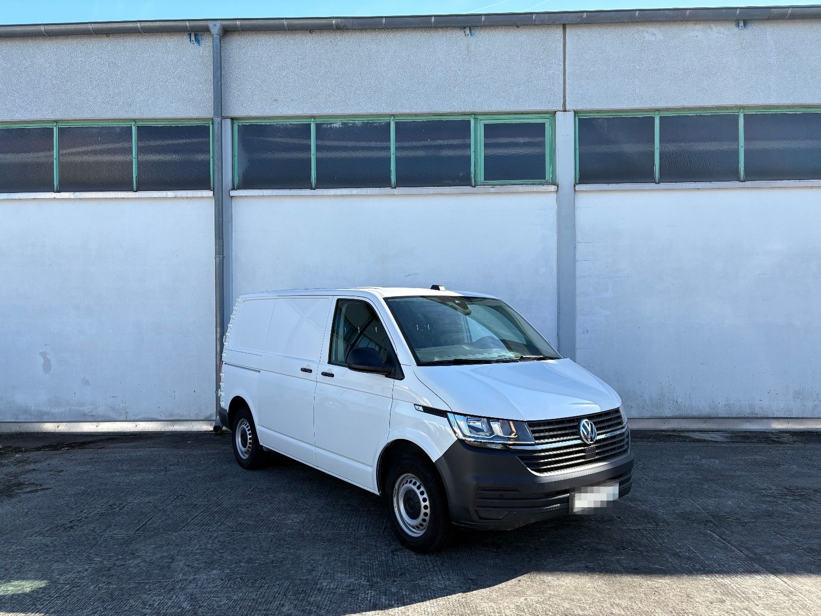 Volkswagen T6.1 Transporter, Standheizung, AHK, Sitzheizung foto 7