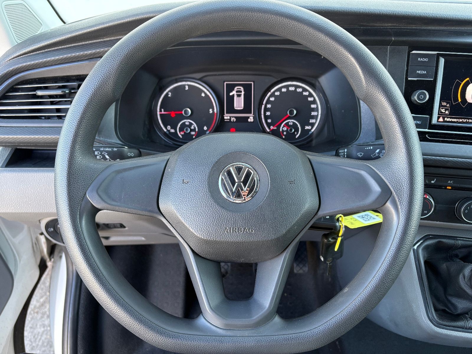 Volkswagen T6.1 Transporter, Standheizung, AHK, Sitzheizung foto 10