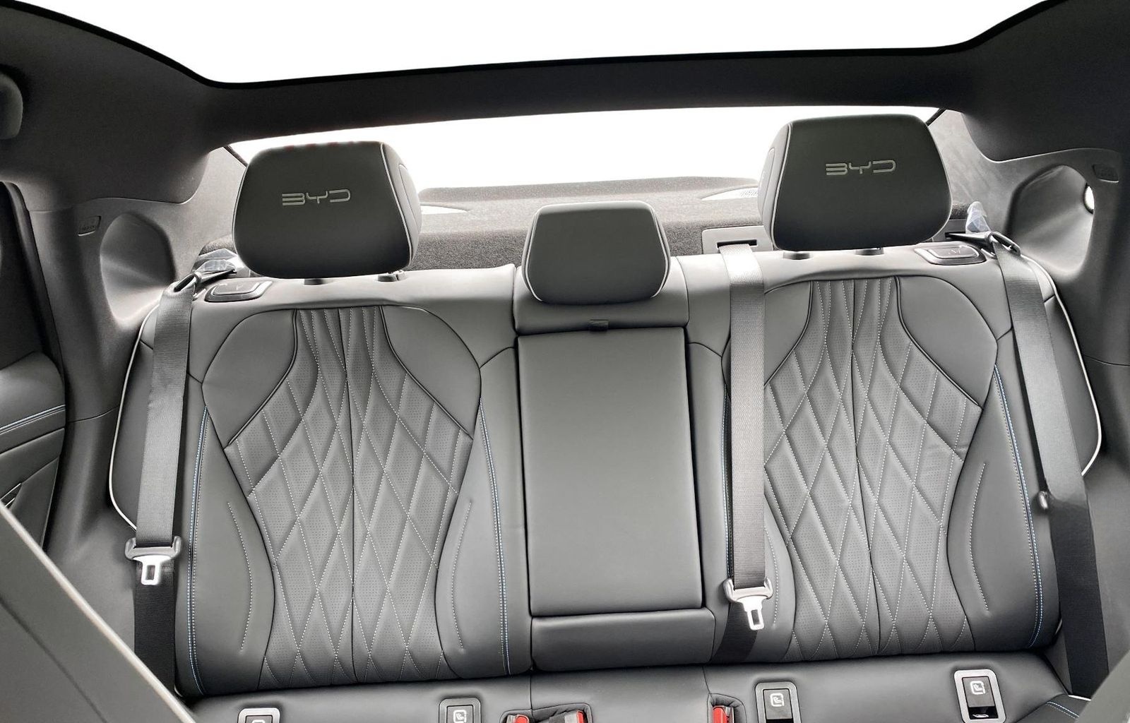 BYD SEAL Comfort 61,40 kWh SHZ Kamera foto 8