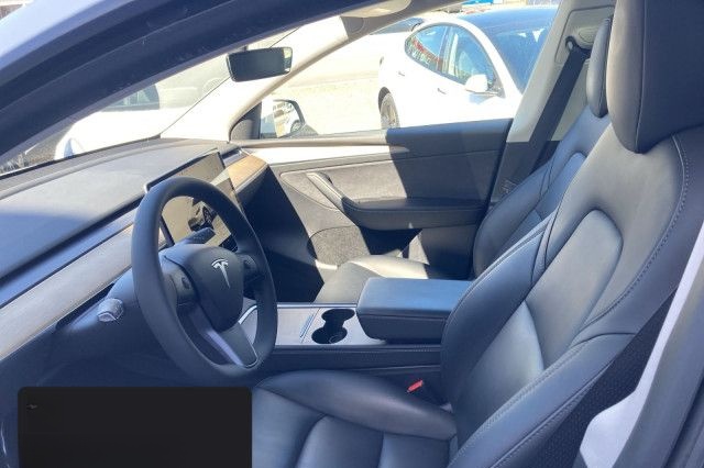 Tesla Model Y Long Range AWD foto 10
