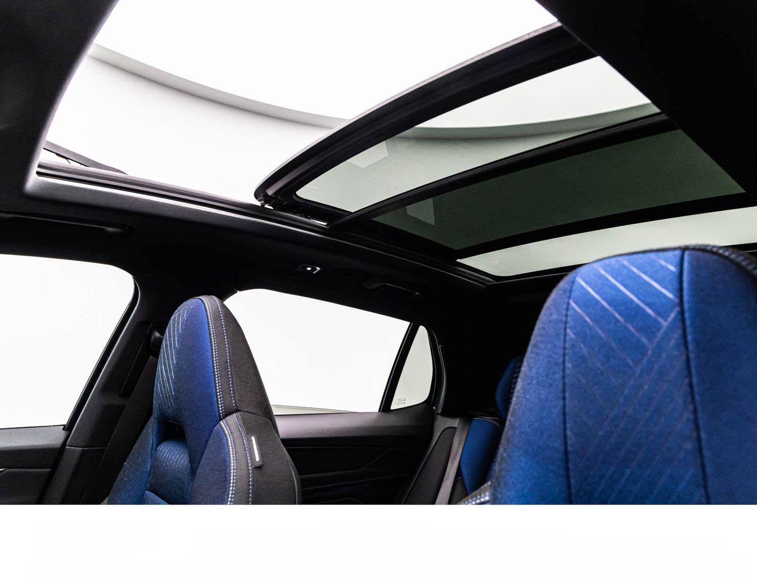 Lynk&Co LYNK & CO 01 1.5T PHEV 6.6kW ACC/TOTW/PANO/360° foto 17