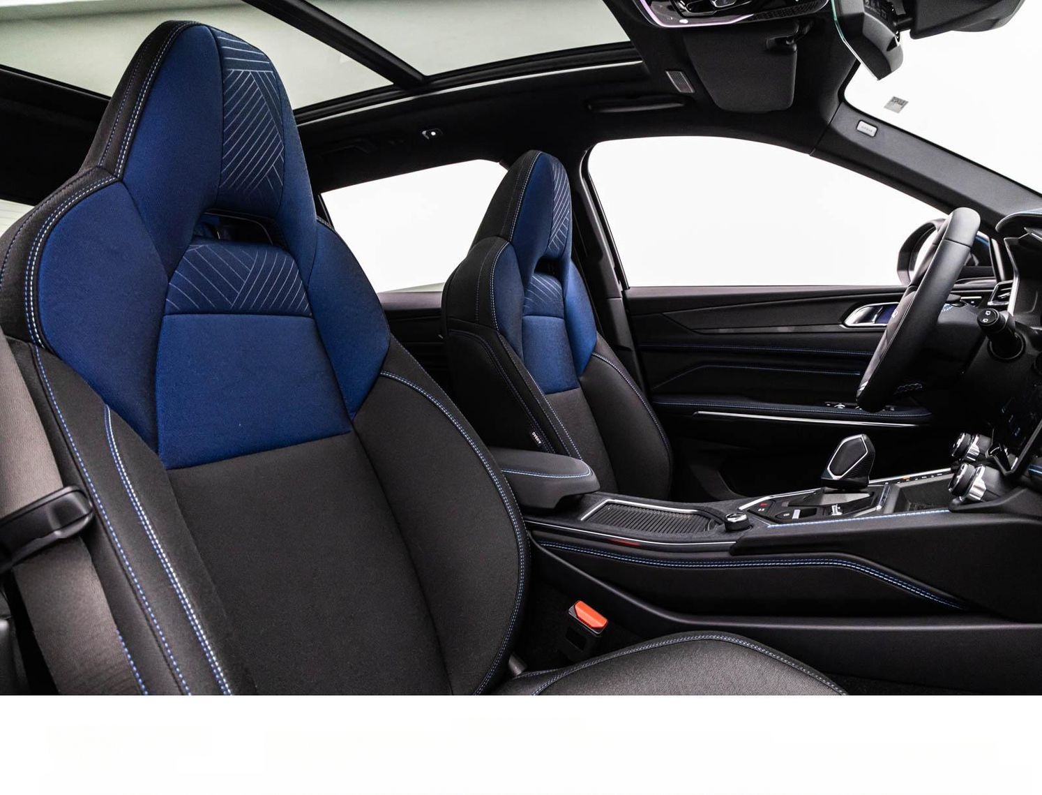 Lynk&Co LYNK & CO 01 1.5T PHEV 6.6kW ACC/TOTW/PANO/360° foto 22