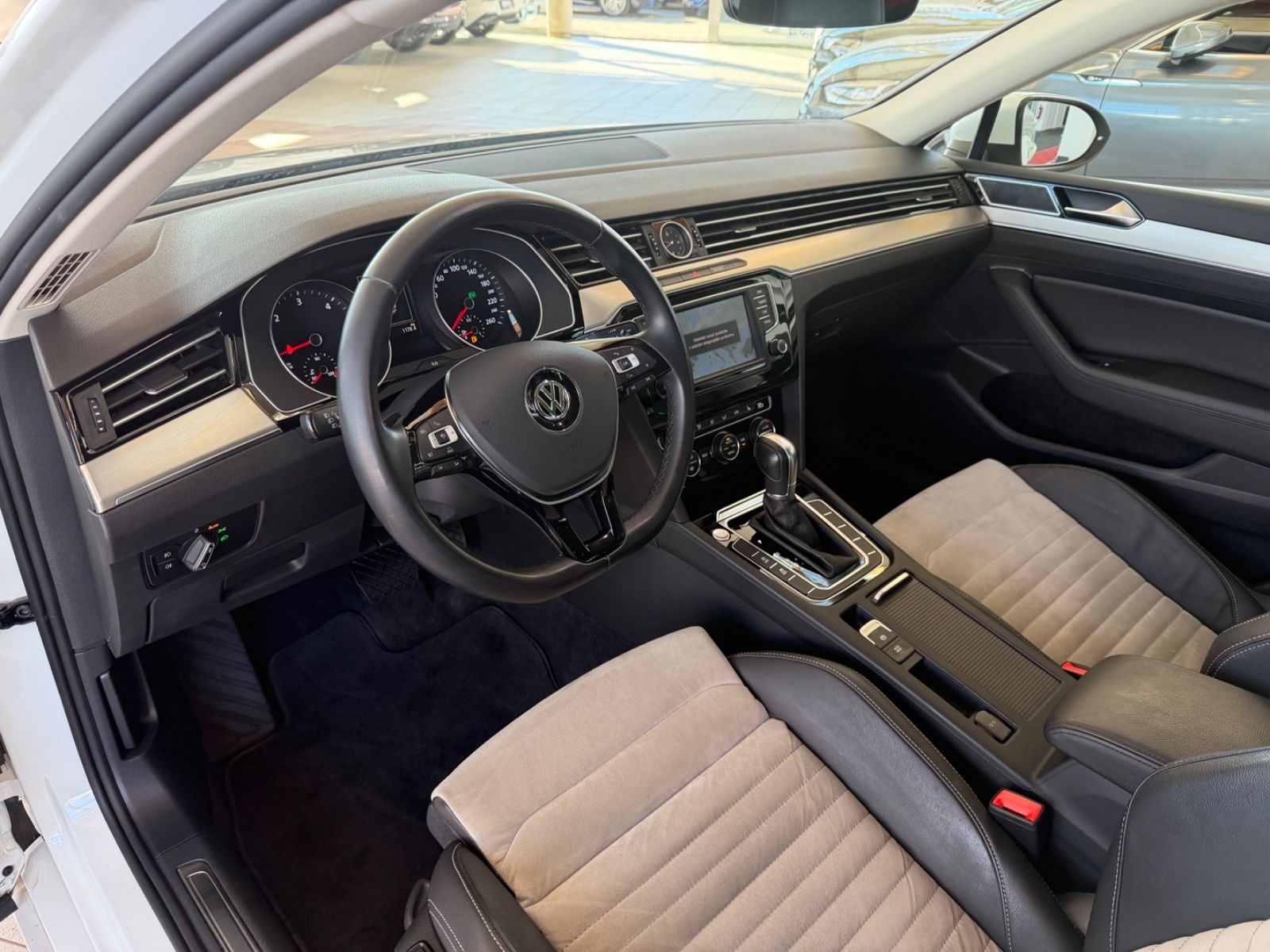 Volkswagen Passat Lim. 2.0TDI DSG R-LINE LED ACC foto 13