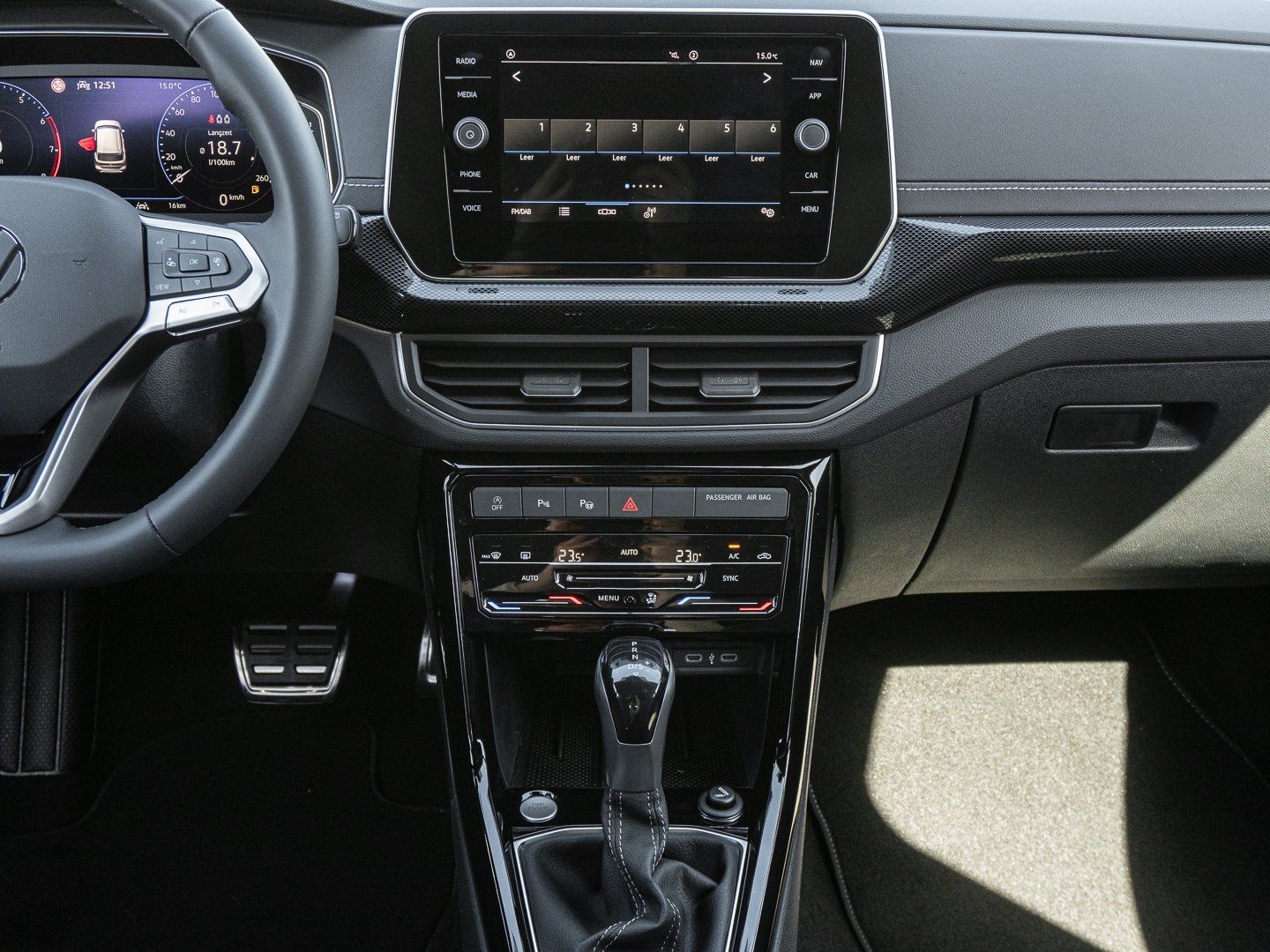 Volkswagen T-Cross 1.0 TSI DSG R-Line LED MATRIX ALU PARKAS foto 12