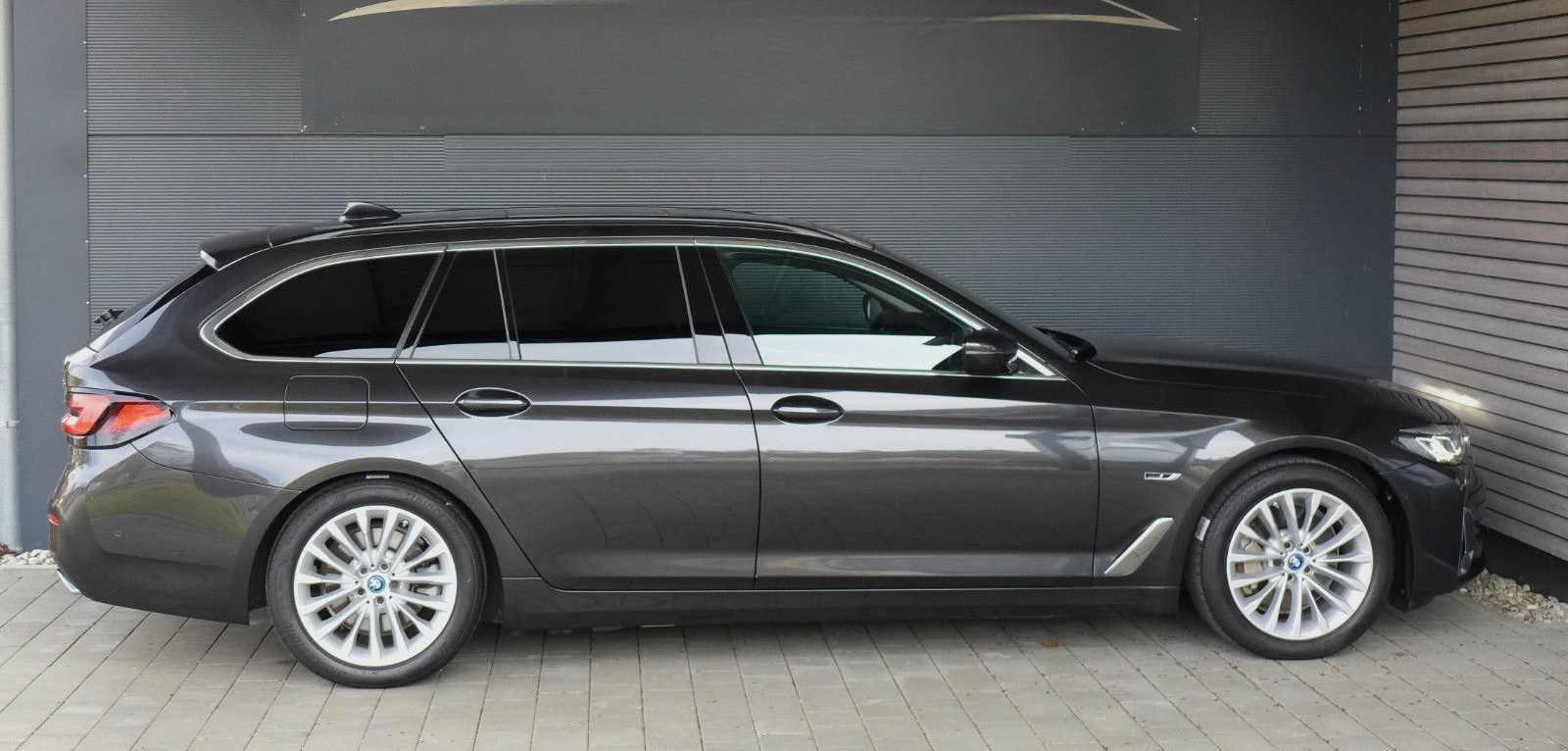 BMW 530e Touring Luxury Line/Pano.D/Driv.Assist Prof foto 3