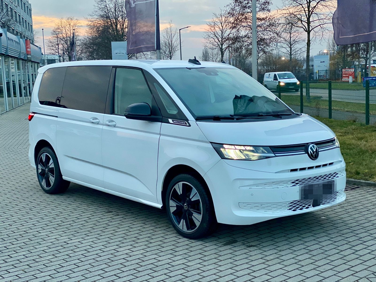 Volkswagen T7 Multivan Life DSG Navi LED Tisch foto 2