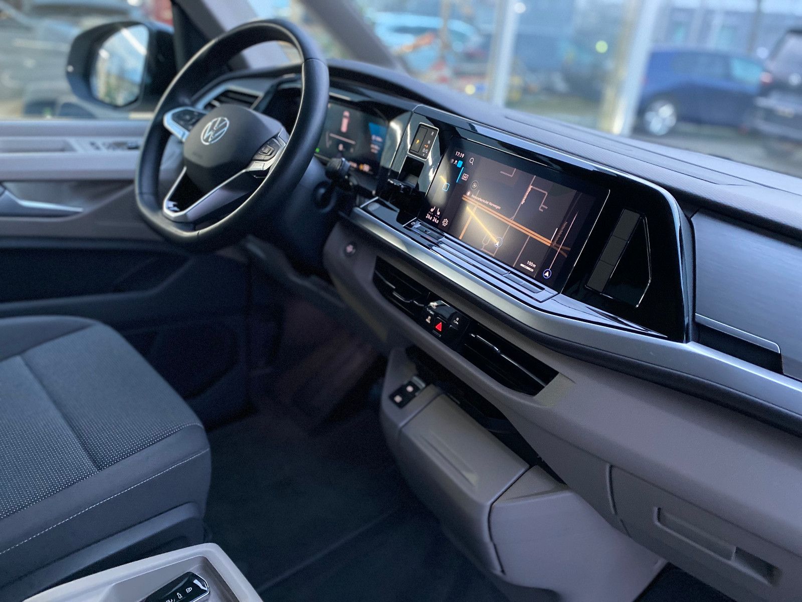Volkswagen T7 Multivan Life DSG Navi LED Tisch foto 12