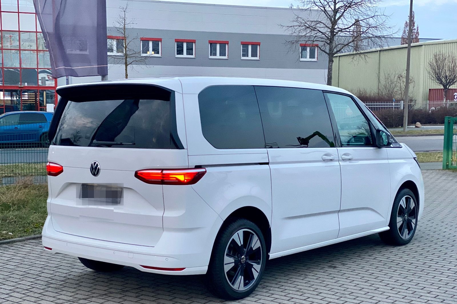 Volkswagen T7 Multivan Life DSG Navi LED Tisch foto 3