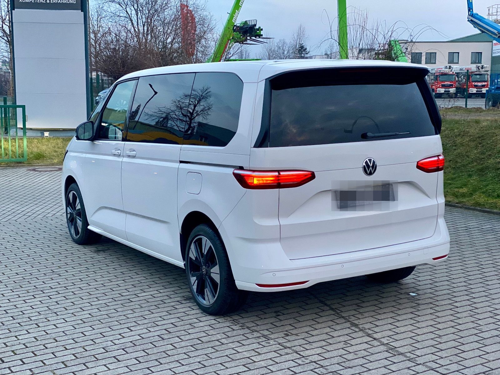Volkswagen T7 Multivan Life DSG Navi LED Tisch foto 4