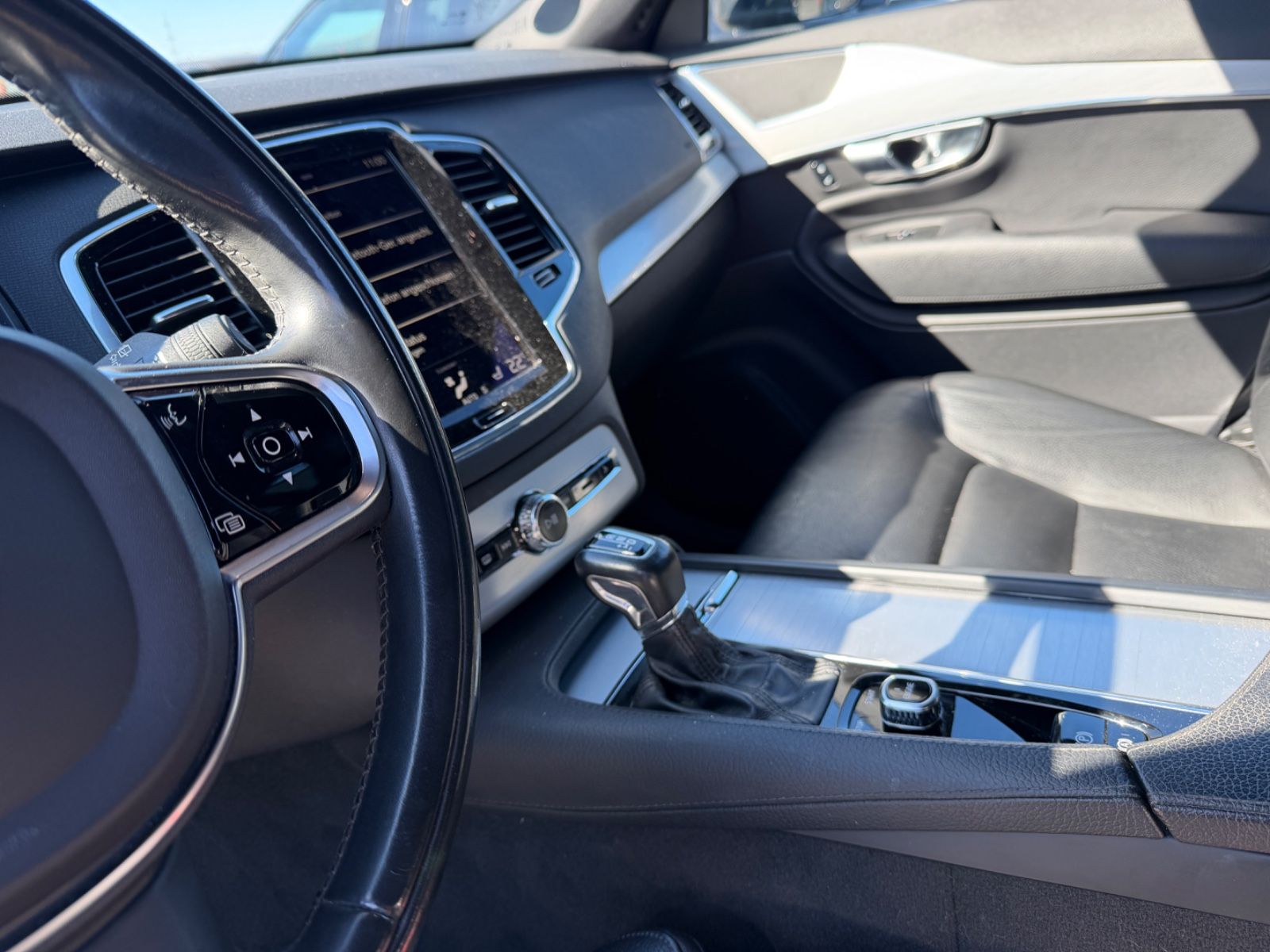 Volvo XC90 Momentum AWD 7 Sitzer foto 23