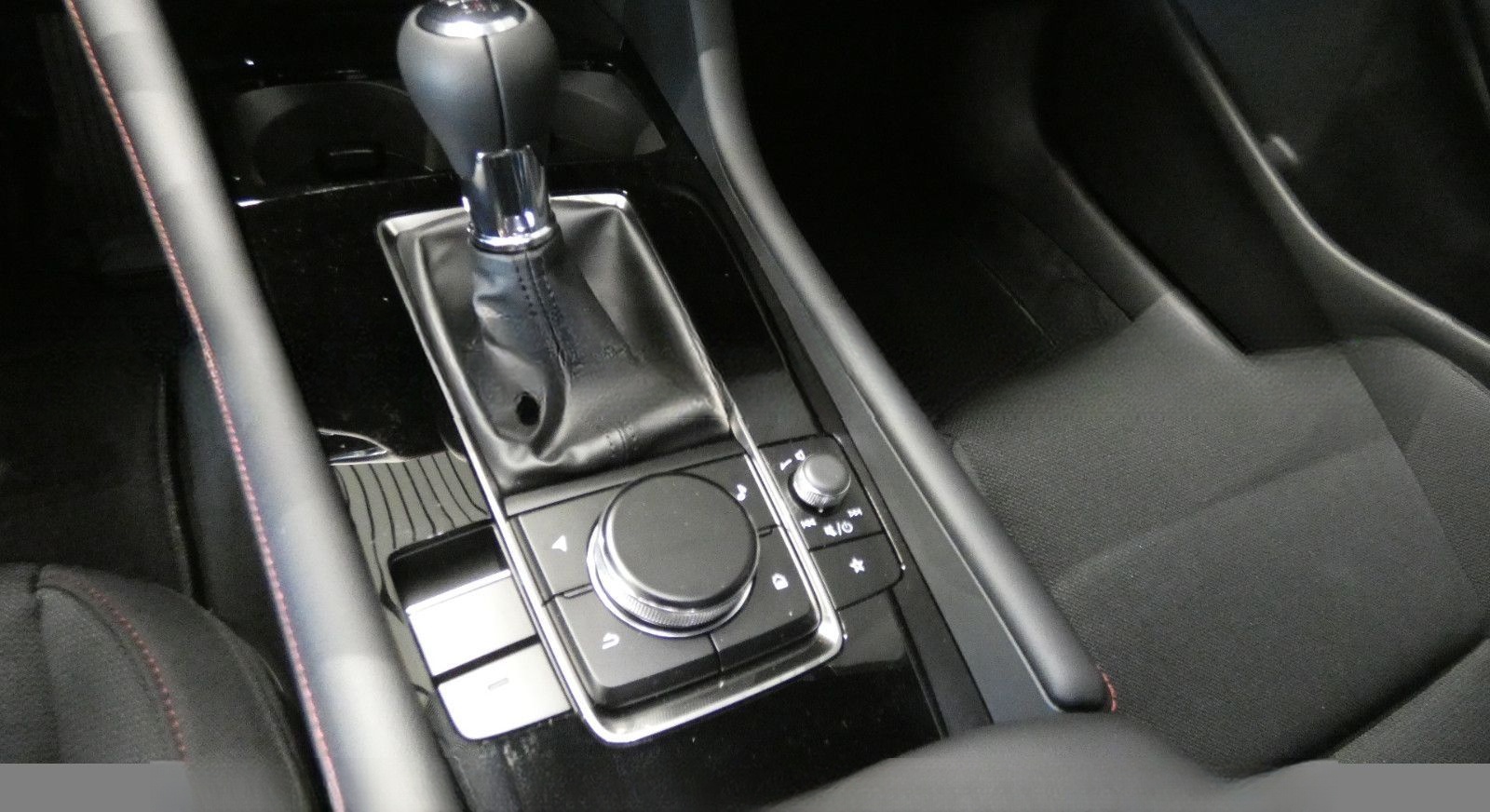 Mazda 3 e-SKYACTIV G 140 2,5 Ltr. Homura foto 21