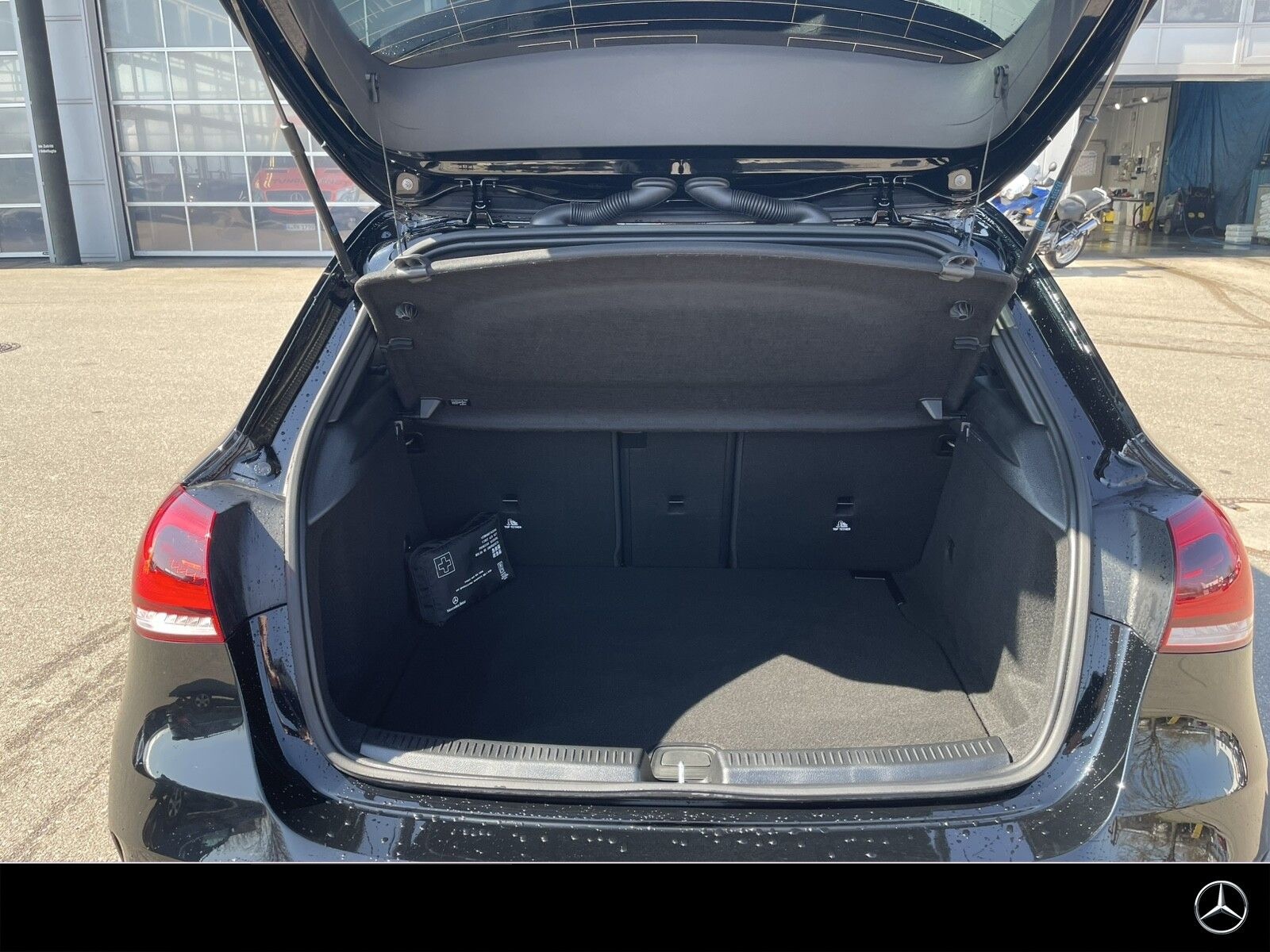 Mercedes-Benz A 200 AMG Night 19Zoll 7G LED Kam Business Ambi foto 13