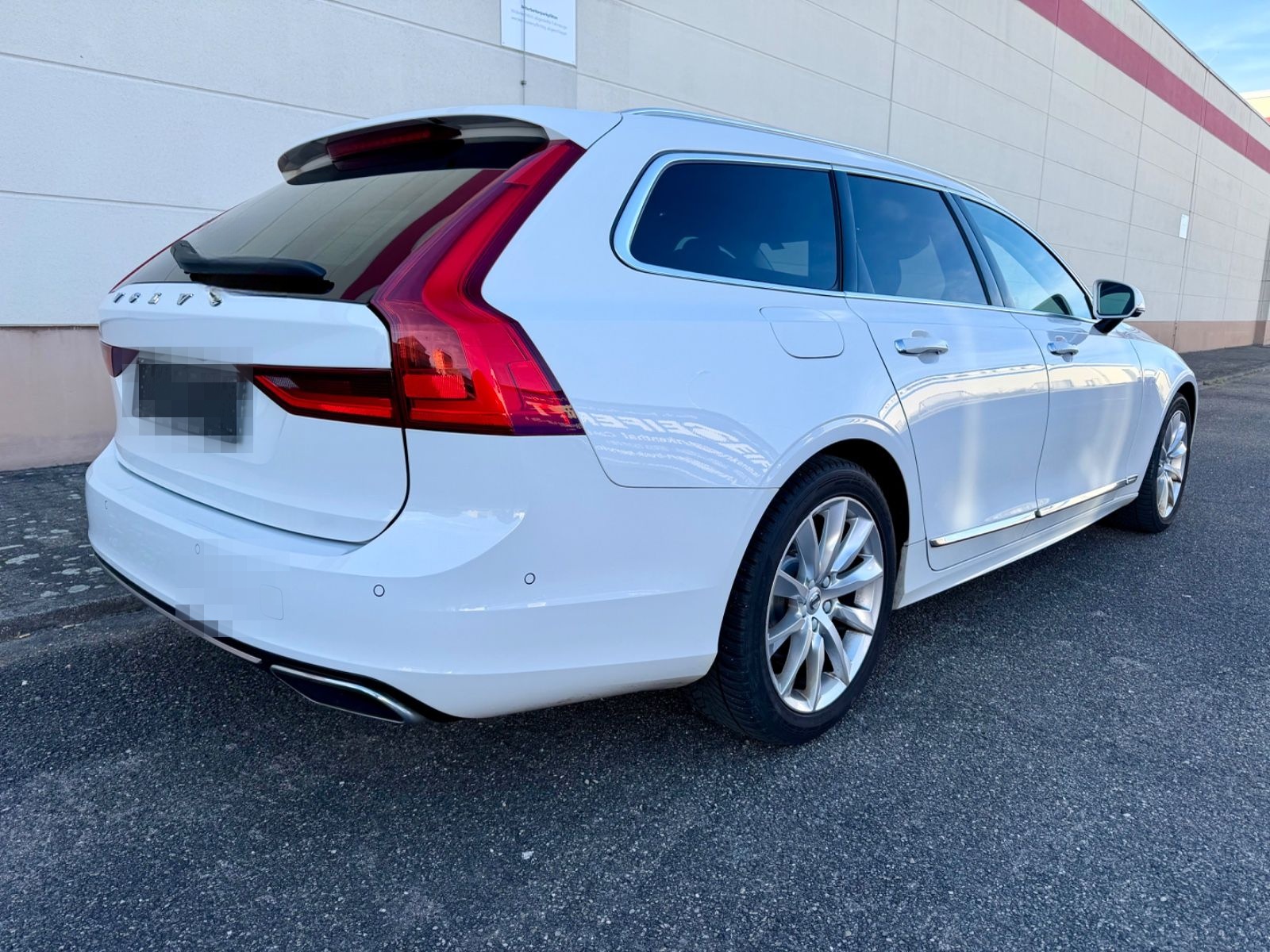 Volvo V90 D4 Inscription HUD+PANO+AHK+harman/kard.+DAB foto 3