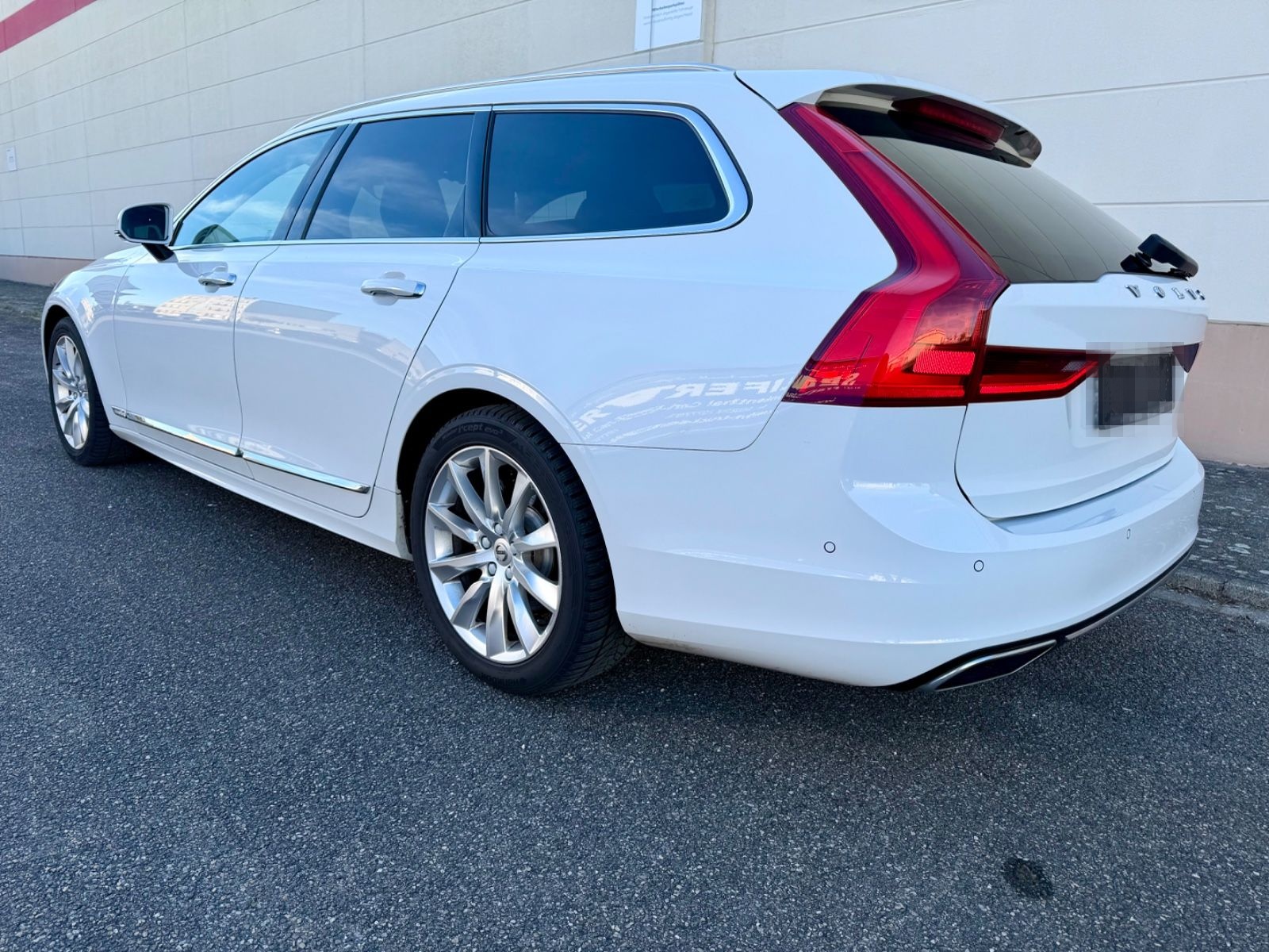Volvo V90 D4 Inscription HUD+PANO+AHK+harman/kard.+DAB foto 4