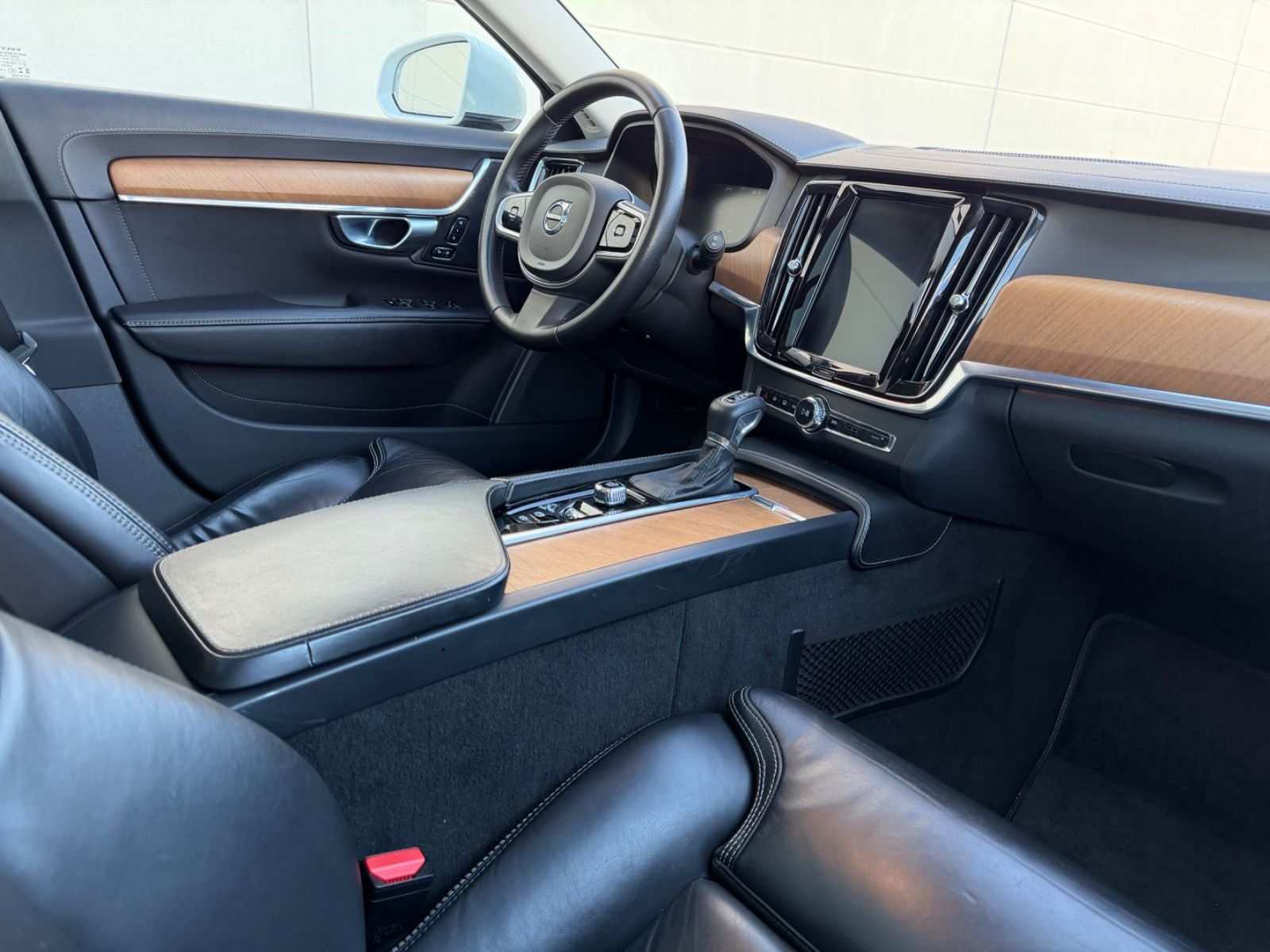 Volvo V90 D4 Inscription HUD+PANO+AHK+harman/kard.+DAB foto 5