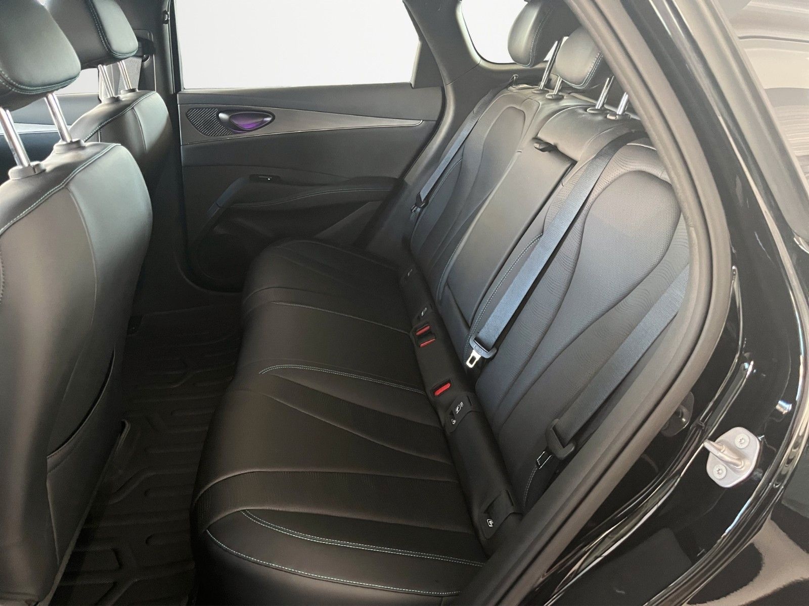 BYD SEAL 6 DM-i TOURING Comfort/360°/HUD/SHZ/PANO-DA foto 10