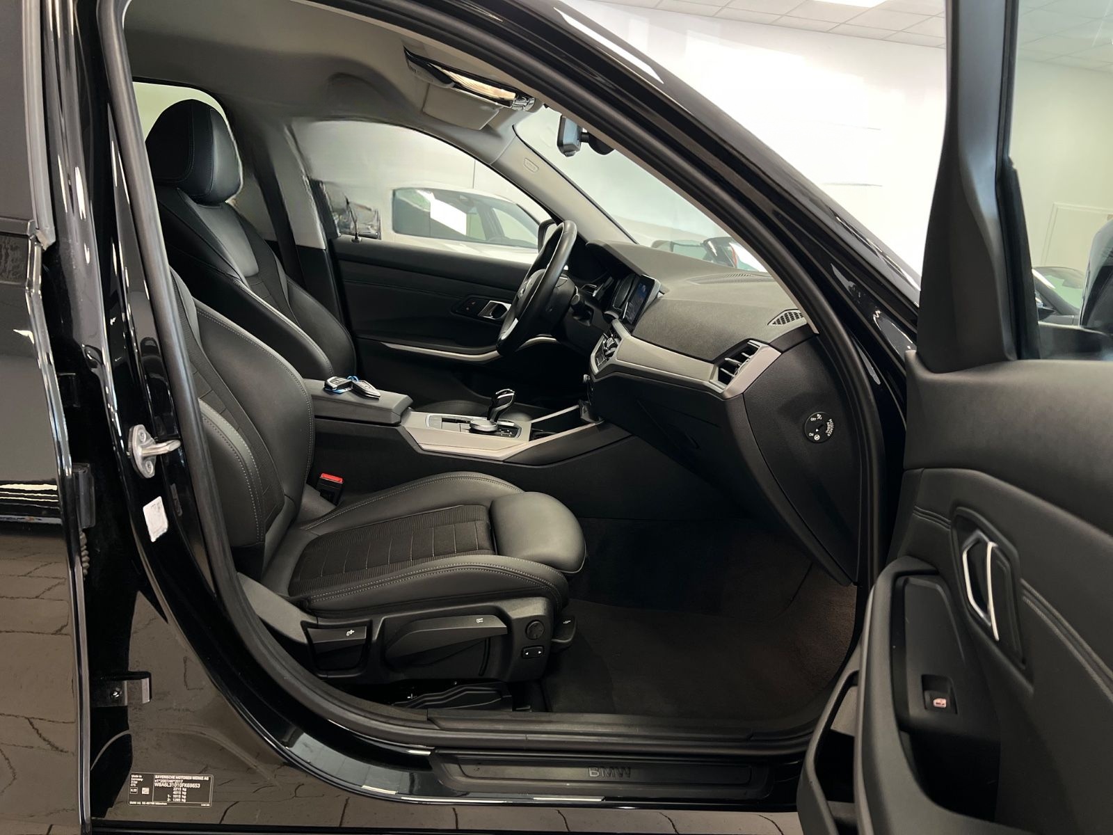 BMW 318d Advantage Aut/Navi/SportSitze/Tempomat foto 23