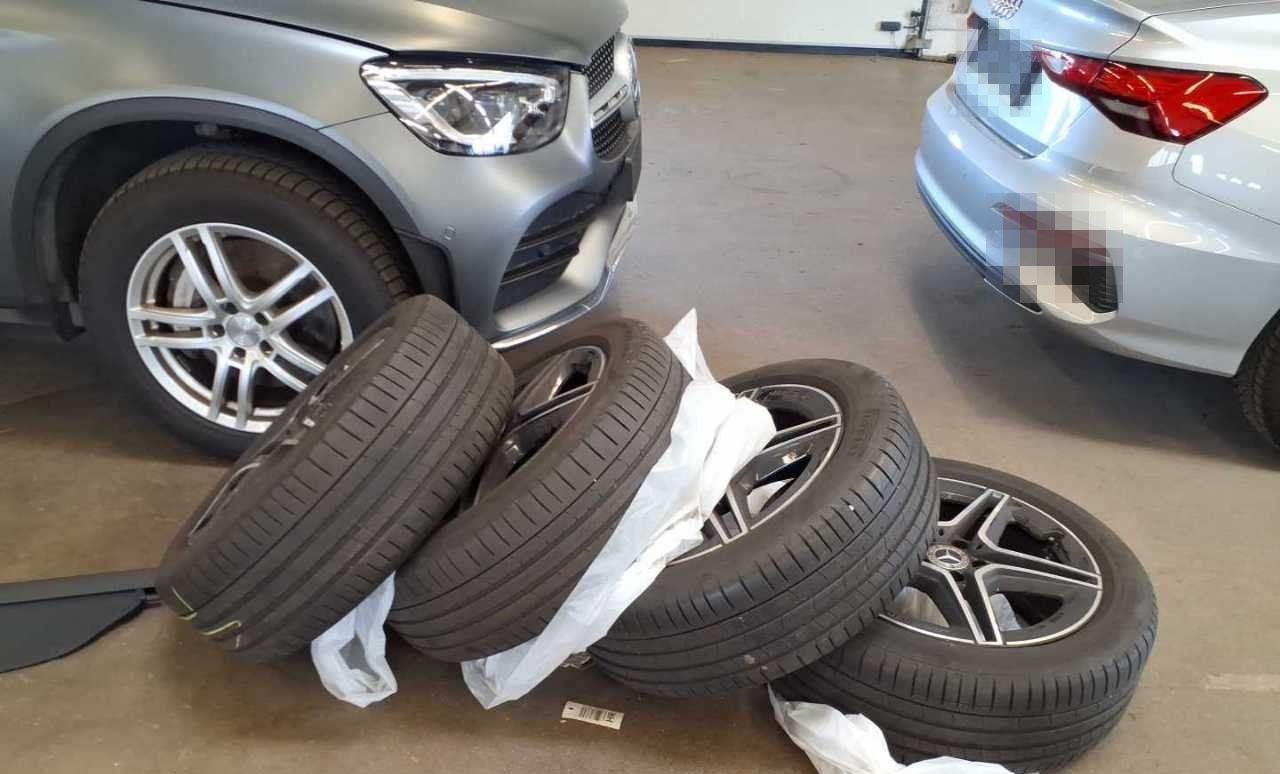 Mercedes-Benz GLB 220 d AMG Line 4Matic 360° AHK Pano S-Dach foto 13