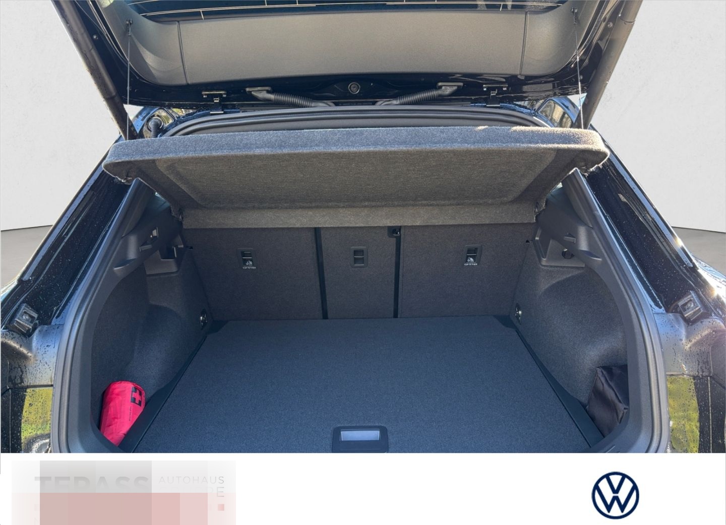 Volkswagen T-Roc 1.5 eTSI R-Line NAVI PANO BLACK foto 13