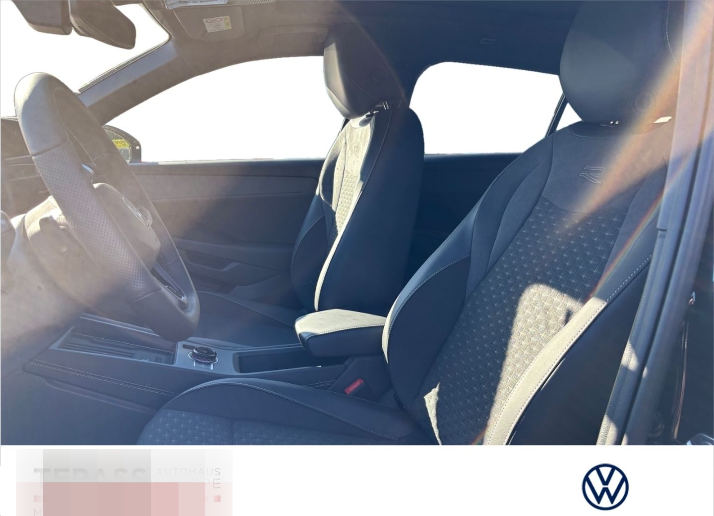 Volkswagen T-Roc 1.5 eTSI R-Line NAVI PANO BLACK foto 7