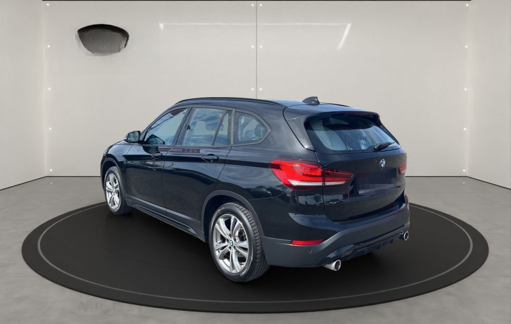 BMW X1 xDrive18d Sport Line+BUSINESS-PAKET+AHK+PDC+ foto 3
