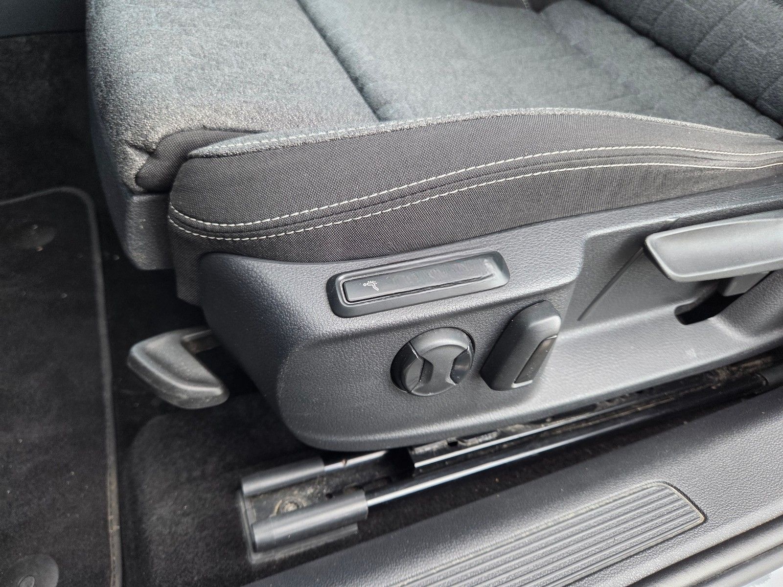 Volkswagen Passat Variant 2.0 TDI DSG Business /AHK/el.Klap foto 21